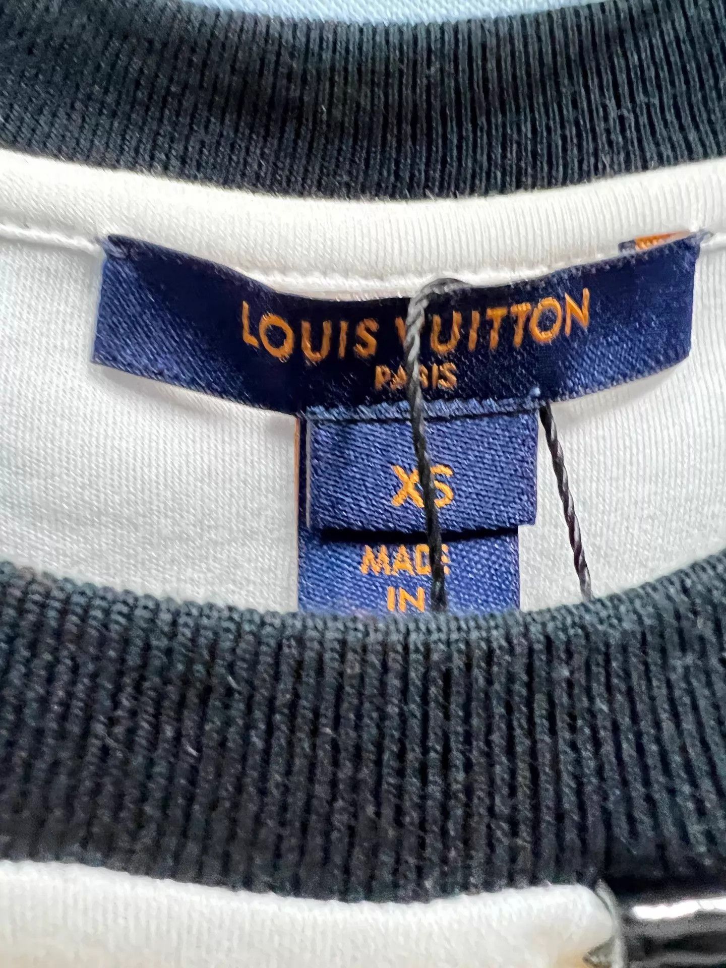 Louis Vuitton LV White Day Limited Lipstick T-shirt XS 99 New Size XS / US 0-2 / IT 36-38 - 4 Thumbnail