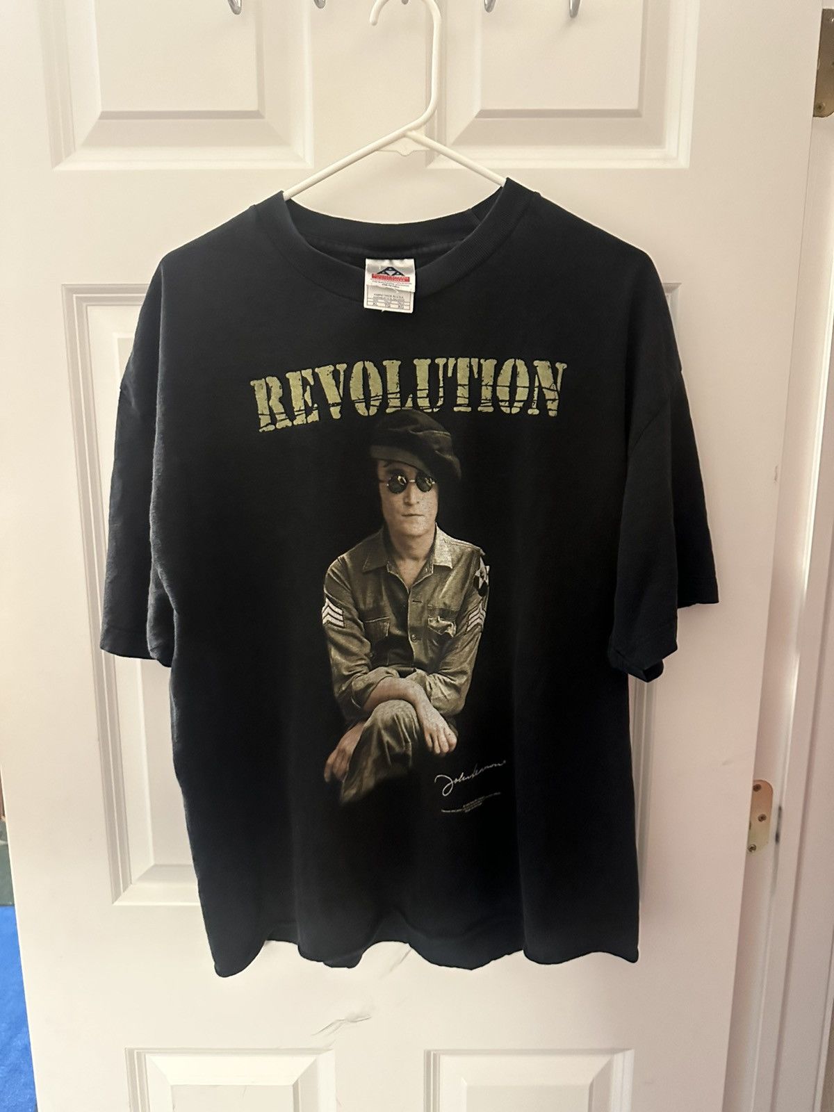 Vintage Vintage 1998 John Lennon “Revolution” Tee Size US XL / EU 56 / 4 - 1 Thumbnail