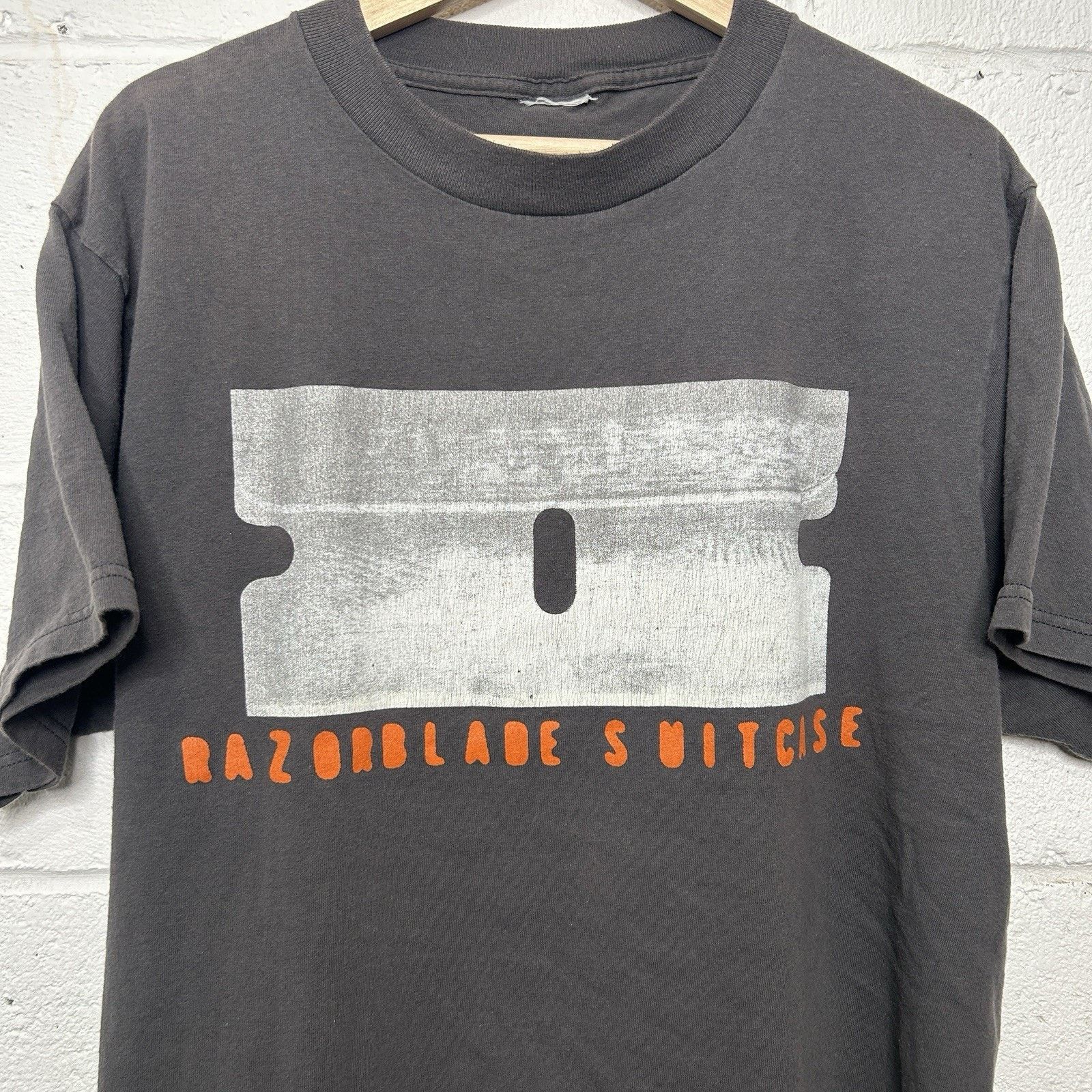 Giant Vintage 90s Bush Razorblade Suitcase Band T-Shirt “Grey” Size US L / EU 52-54 / 3 - 2 Thumbnail