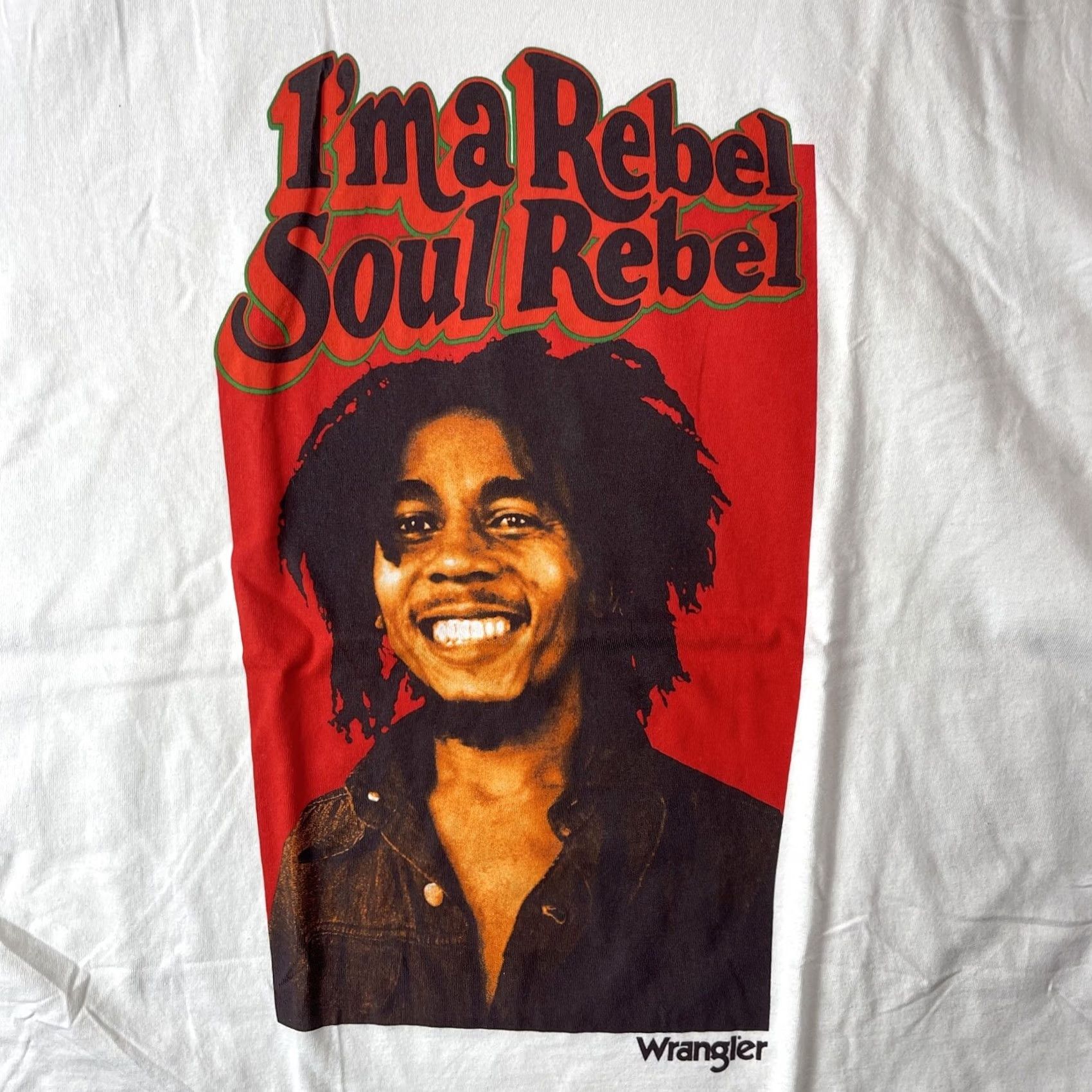 Wrangler VINTAGE Wrangler Bob Marley Shirt Mens 2XL XXL I’m A Soul Rebel Reggae Rasta White Adult Graphic Print T-Shirt Casual Logo Crew Neck Short Sleeve Size US XXL / EU 58 / 5 - 6 Thumbnail