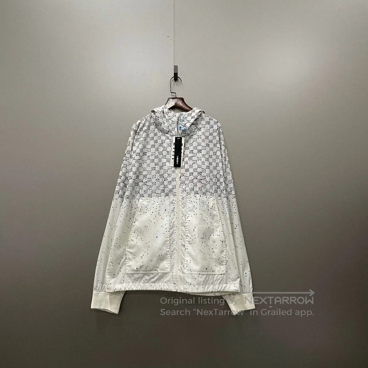 Louis Vuitton louis vuitton gradient logo jacket in white. Size US L / EU 52-54 / 3 - 1 Thumbnail
