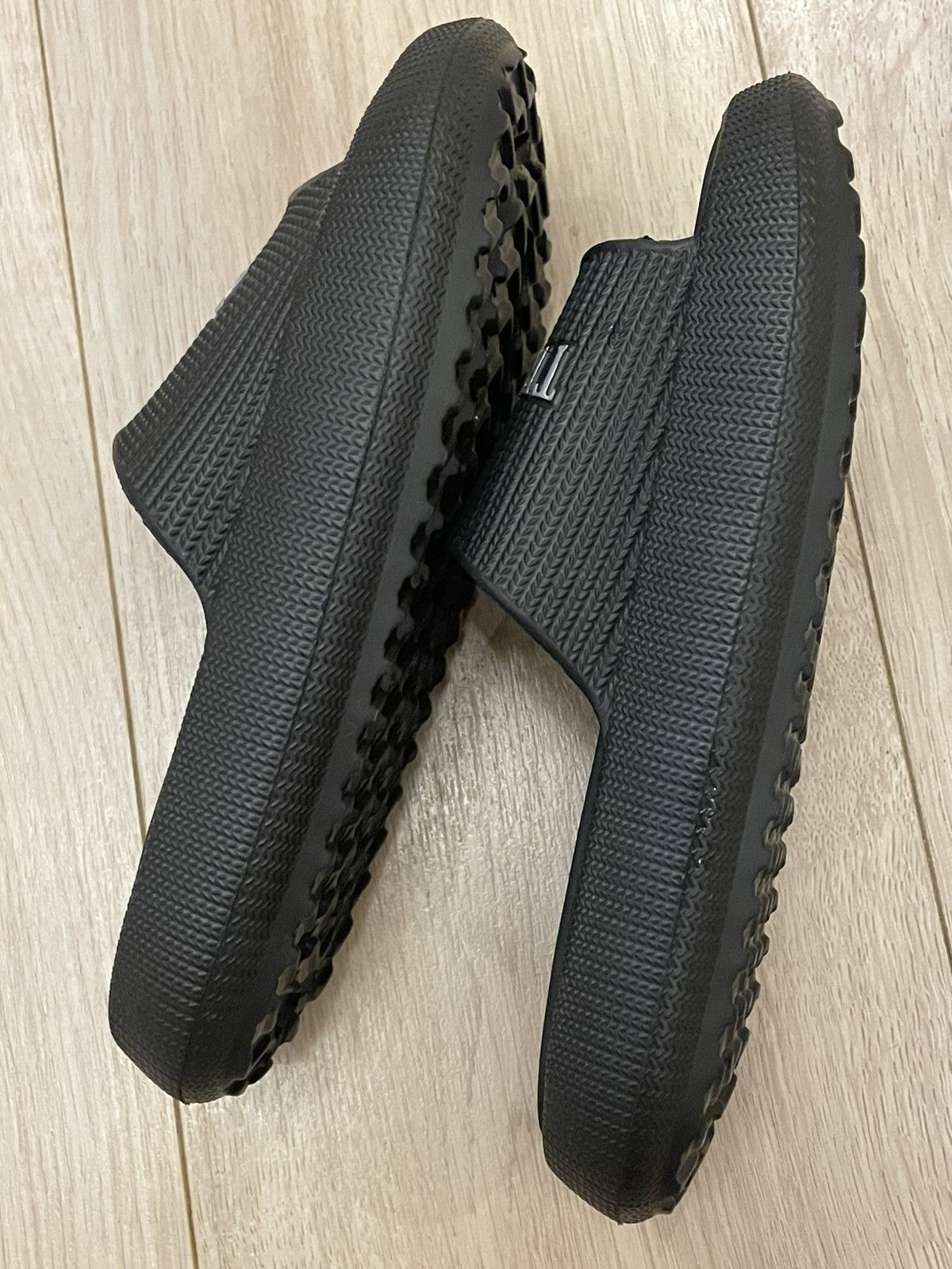 True Religion True Religion Black Slippers Size US 6 / IT 36 - 5 Thumbnail