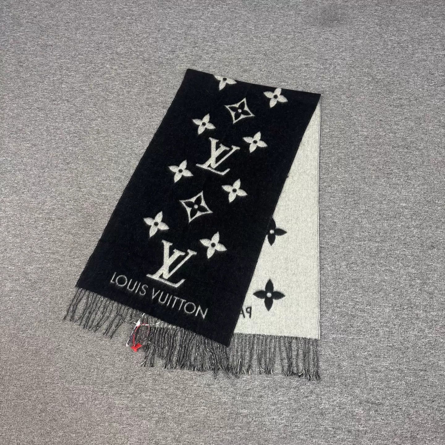 Louis Vuitton LV Black Gray Monogram Fringe Cashmere Scarf 99N Size ONE SIZE - 1 Thumbnail