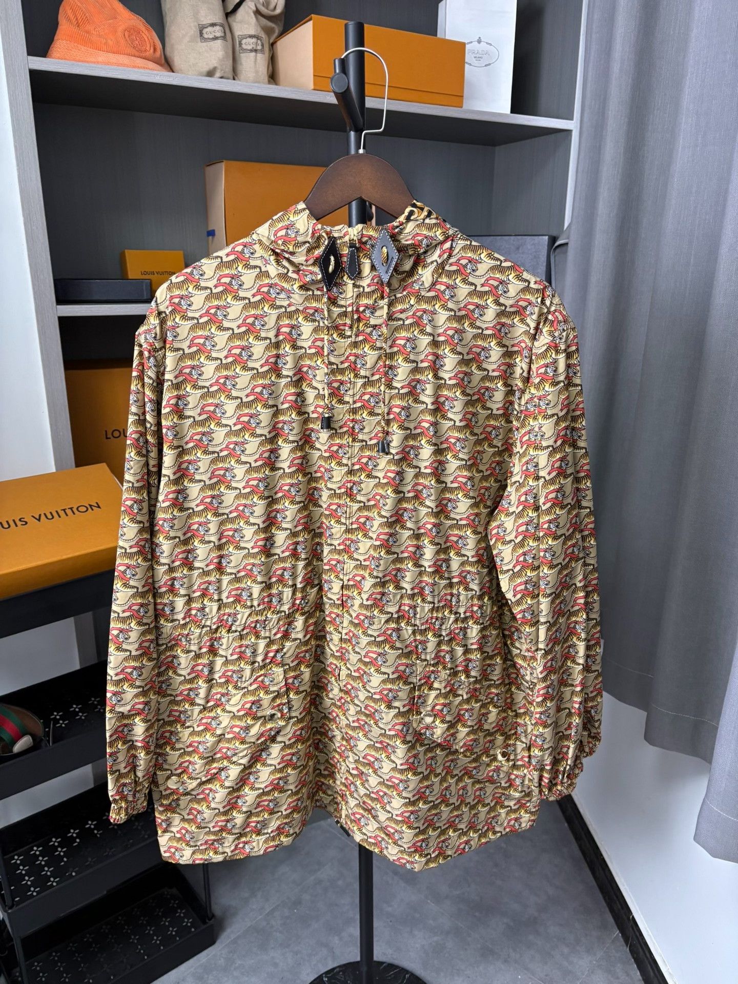 Burberry Burberry Tiger Light Jacket 42 Men Size US M / EU 48-50 / 2 - 1 Thumbnail