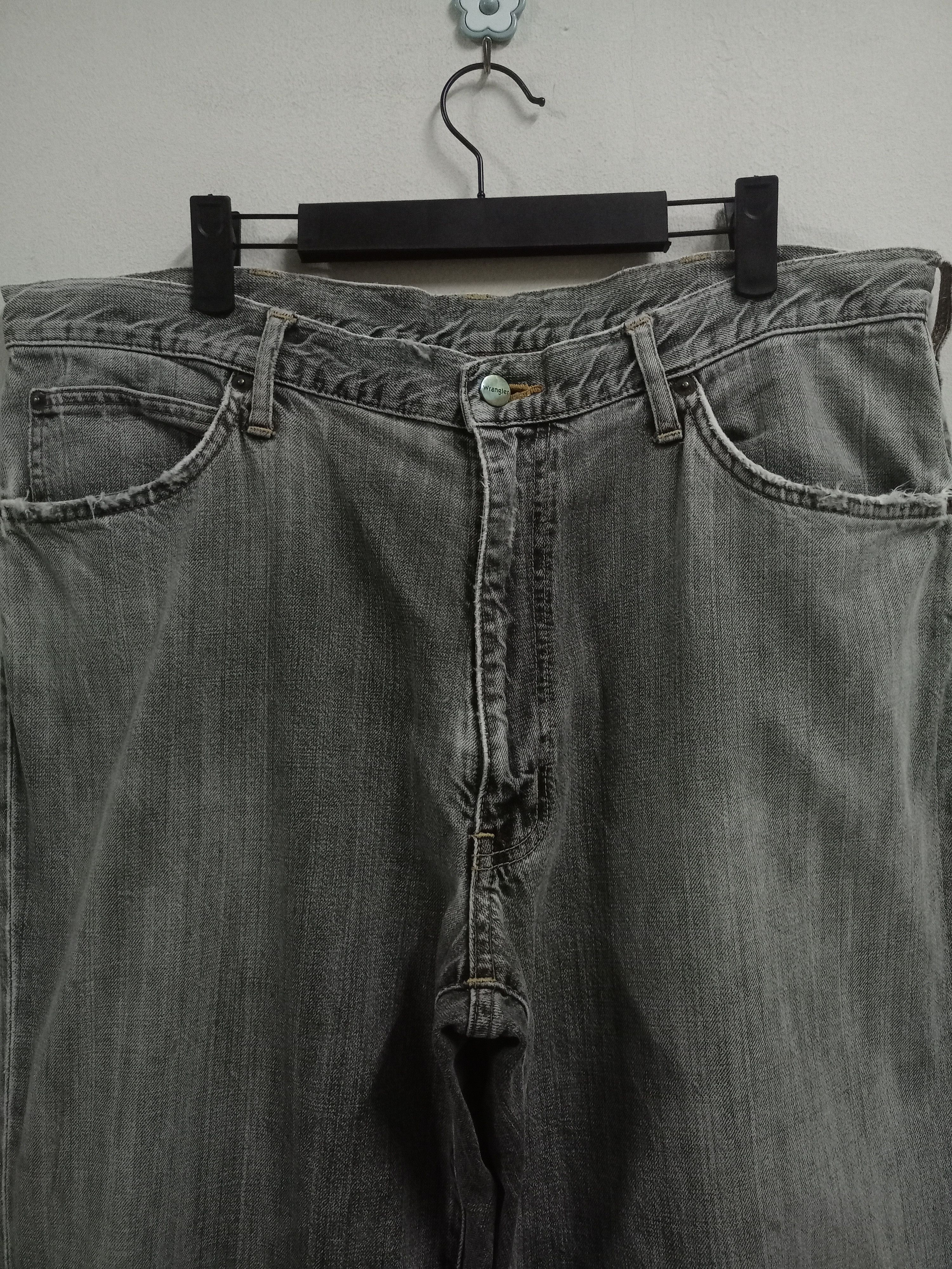 Wrangler Vintage Wrangler Frayed Hem Distressed Baggy Style Jeans Size US 39 - 4 Thumbnail