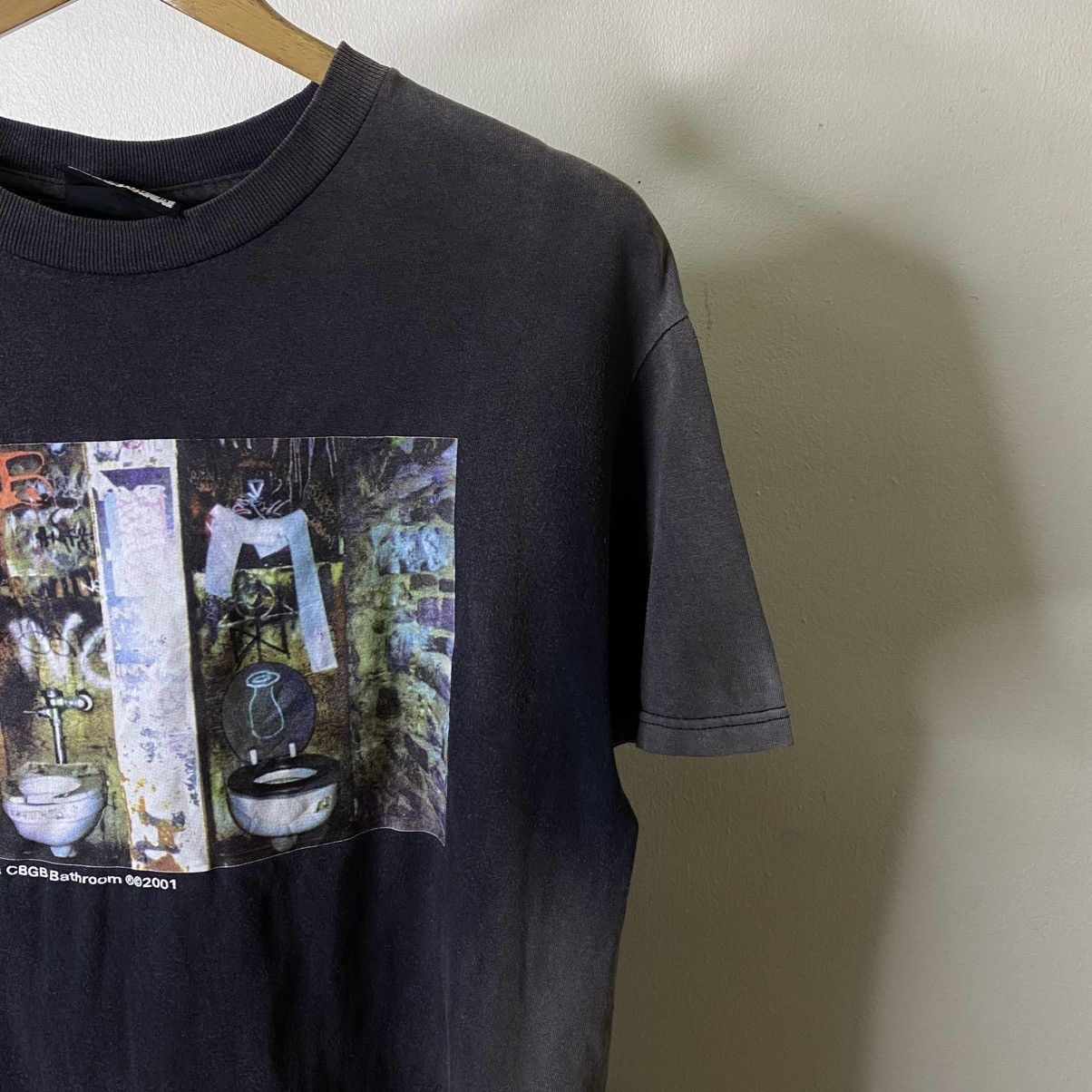 Vintage 2001 The Infamous CBGB Bathroom Sunfaded T Shirt Size US M / EU 48-50 / 2 - 4 Thumbnail