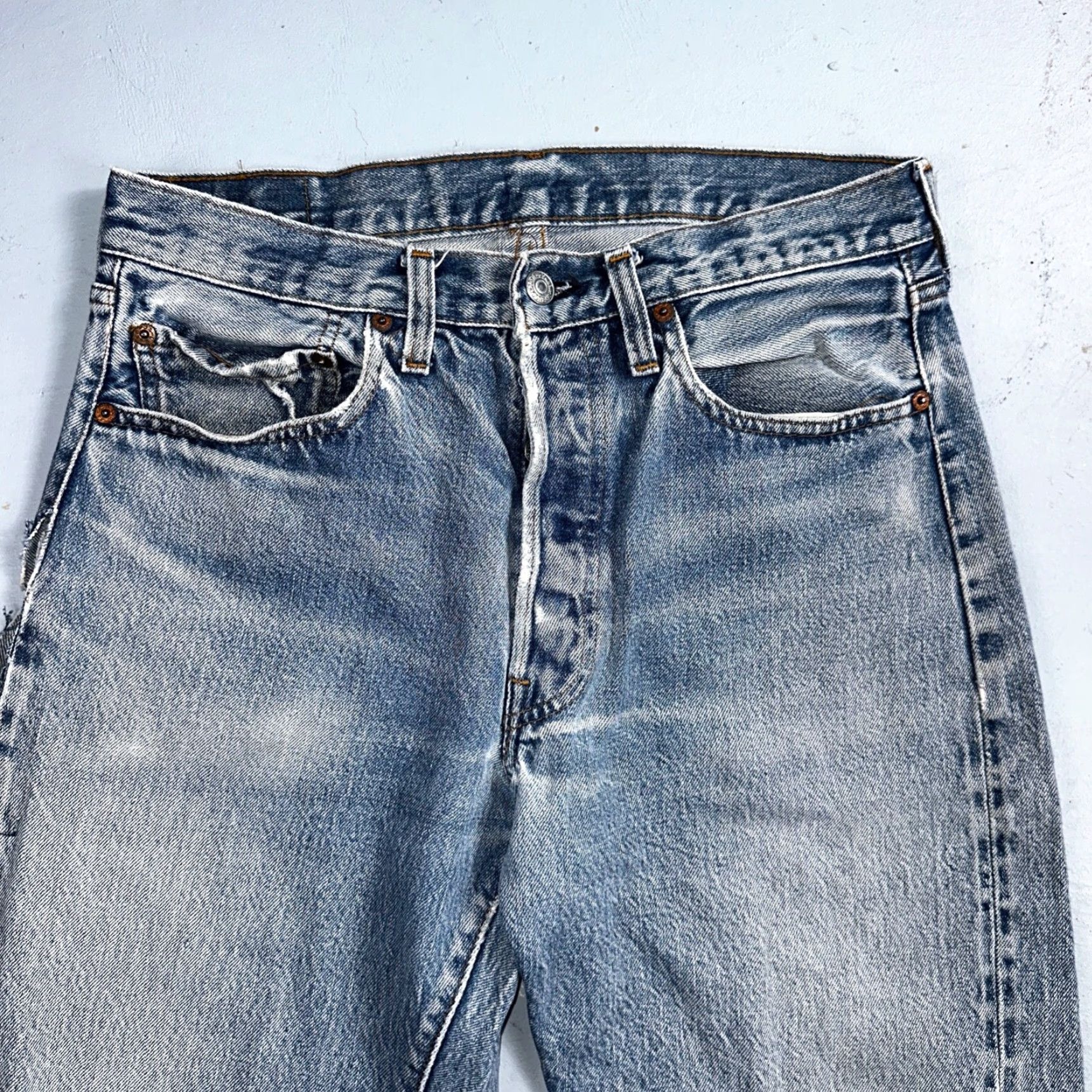 Levi's VINTAGE Levi's 501 Jeans Straight Denim Blue 33x40 80s USA XX Light Wash 30x34 Men M/L XXL? Size US 33 - 2 Thumbnail