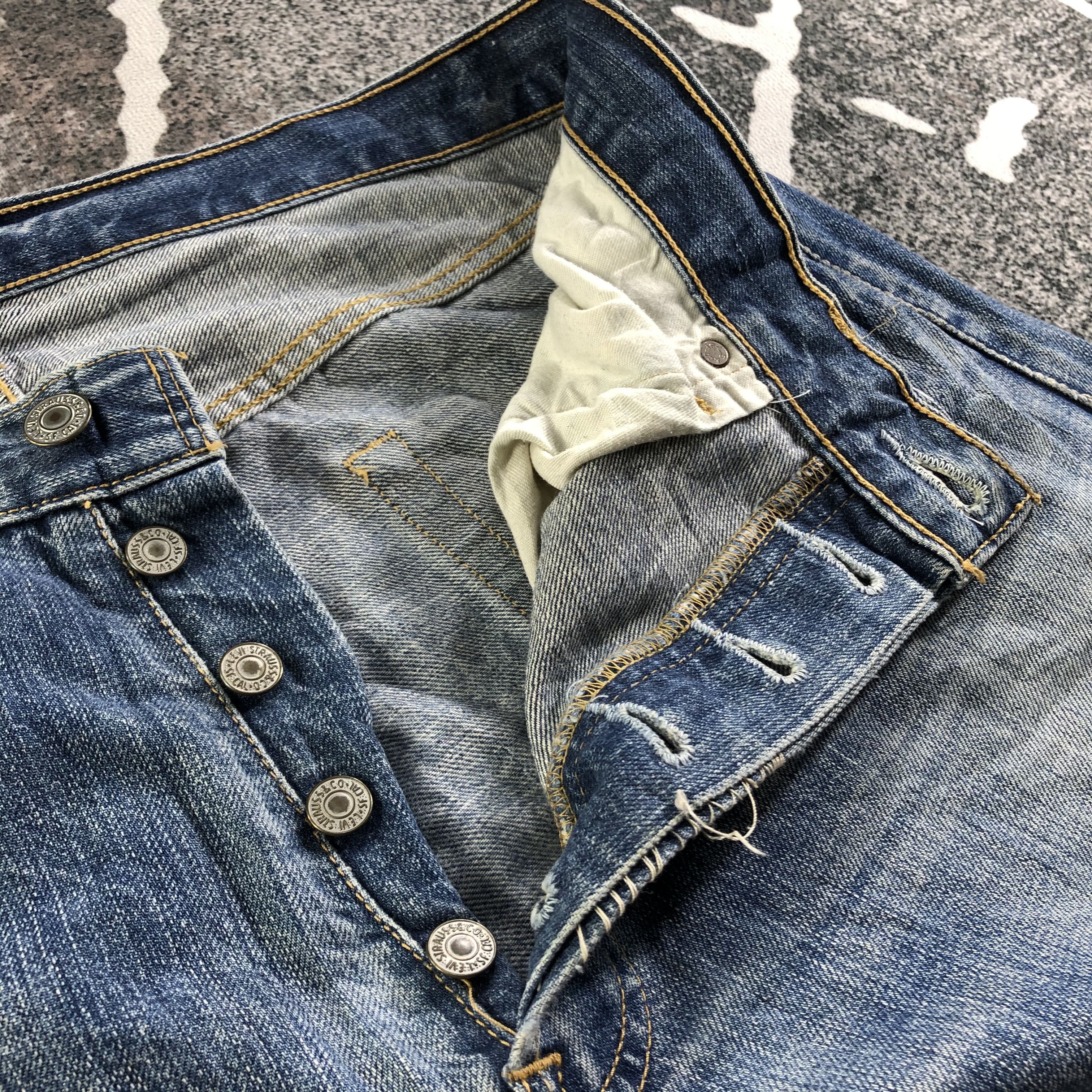 Levi's Vintage Levis 501 Jeans Faded Blue Denim KJ3153 Size US 34 / EU 50 - 8 Thumbnail