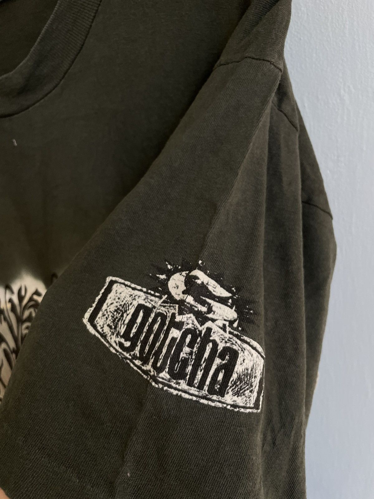 Gotcha Vintage 90s Gotcha Surfing brand t shirt Size US L / EU 52-54 / 3 - 6 Thumbnail