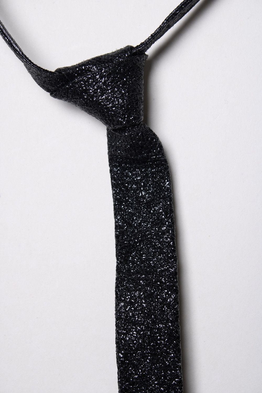 Saint Laurent Paris Saint Laurent, crackled leather tie chocker Size ONE SIZE - 3 Thumbnail