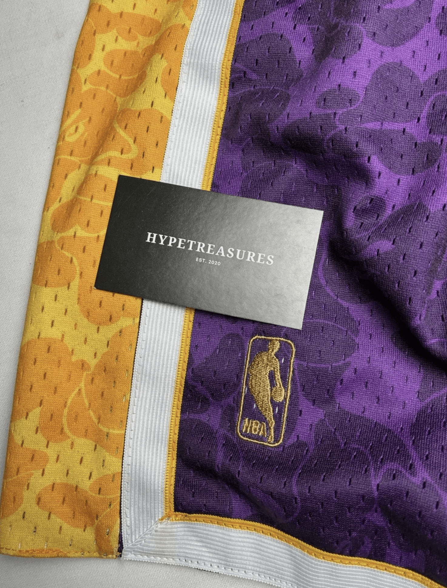 Bape × Mitchell & Ness NEW Bape x Mitchell & Ness Los Angeles Lakers Shorts Size US 30 / EU 46 - 4 Thumbnail