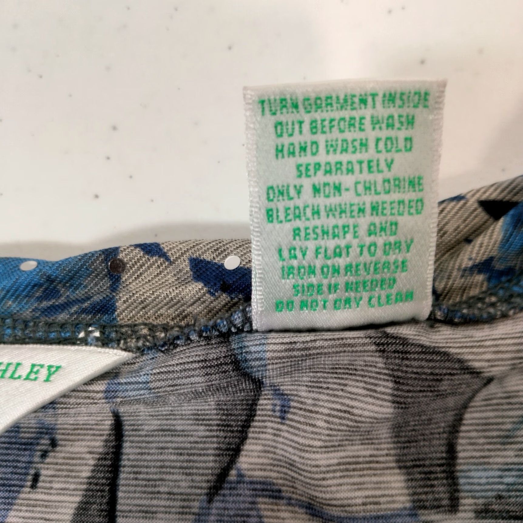 Laura Ashley Laura Ashley Shirt PM Blue Gray Abstract Sequin Stretch 3/4 Sleeve Womens Petite Top Size M / US 6-8 / IT 42-44 - 6 Thumbnail