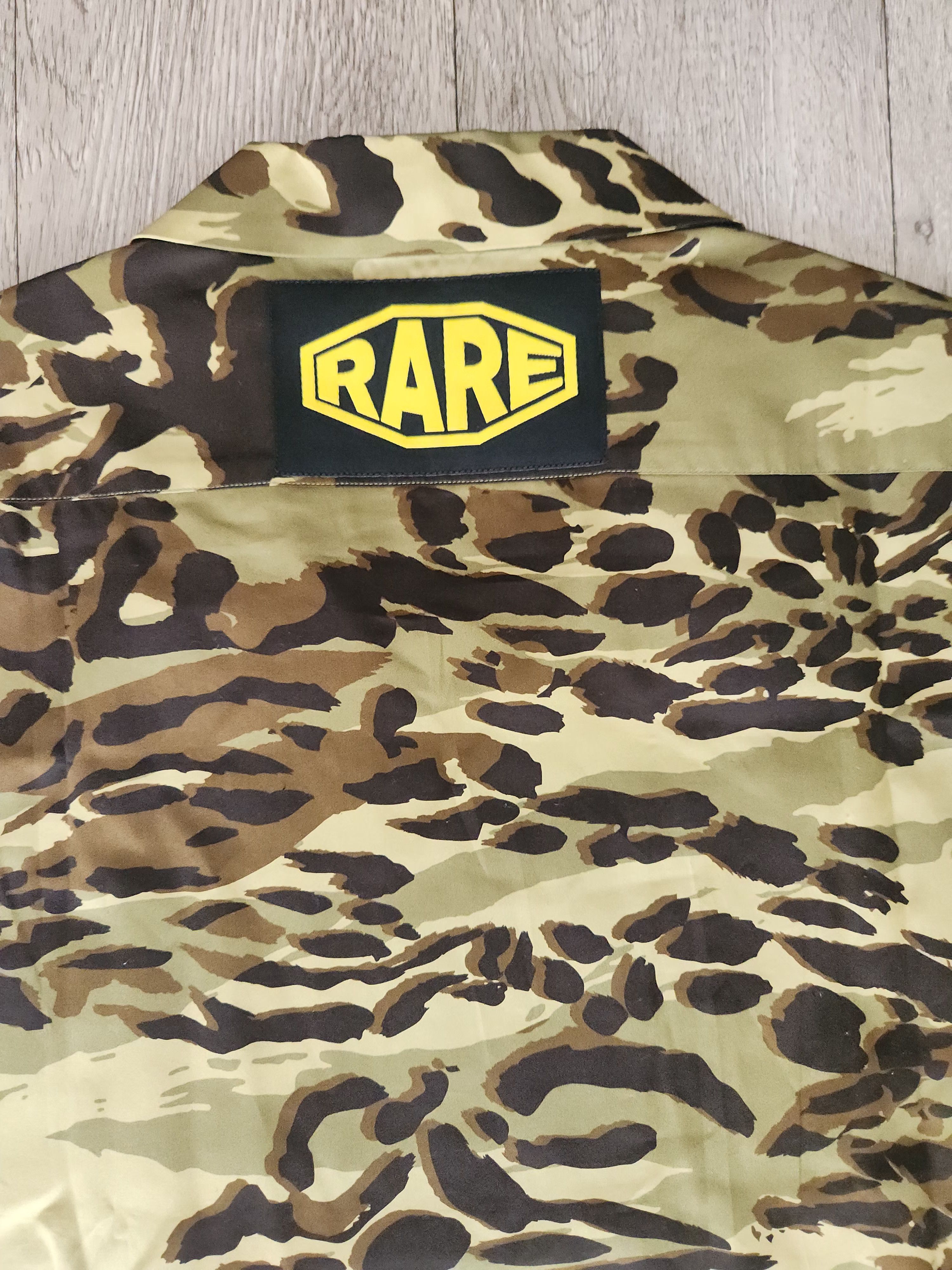 Givenchy Givenchy Camouflage Camp Shirt Size US XL / EU 56 / 4 - 7 Thumbnail