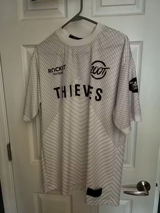 100 thieves best sale white jersey