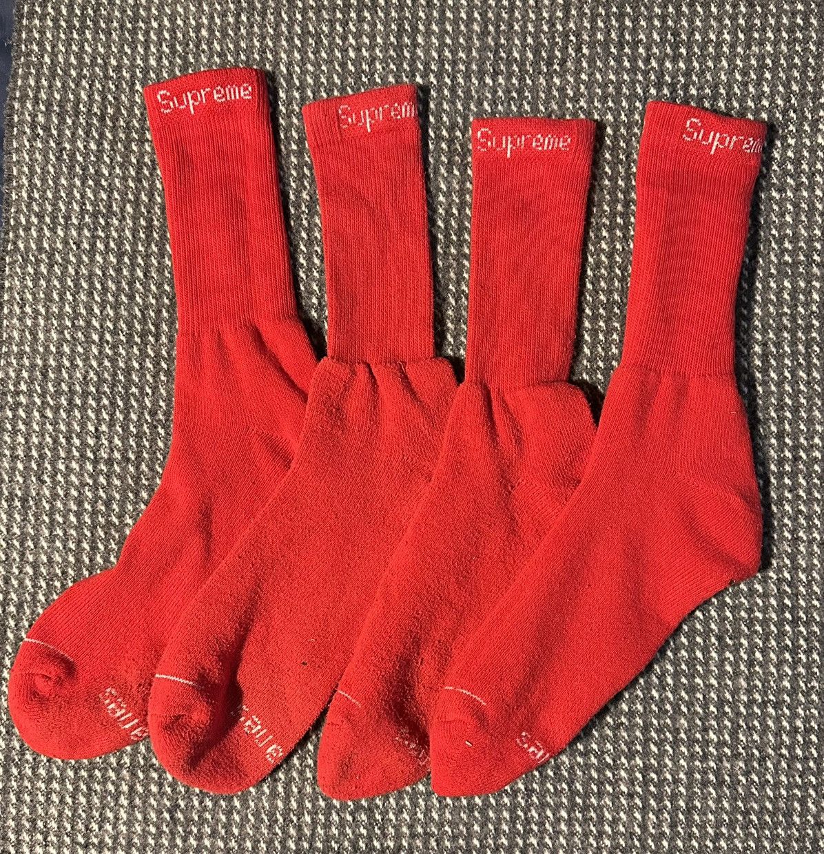 Supreme Supreme Hanes Red Socks (2 Pair) Size ONE SIZE - 2 Thumbnail