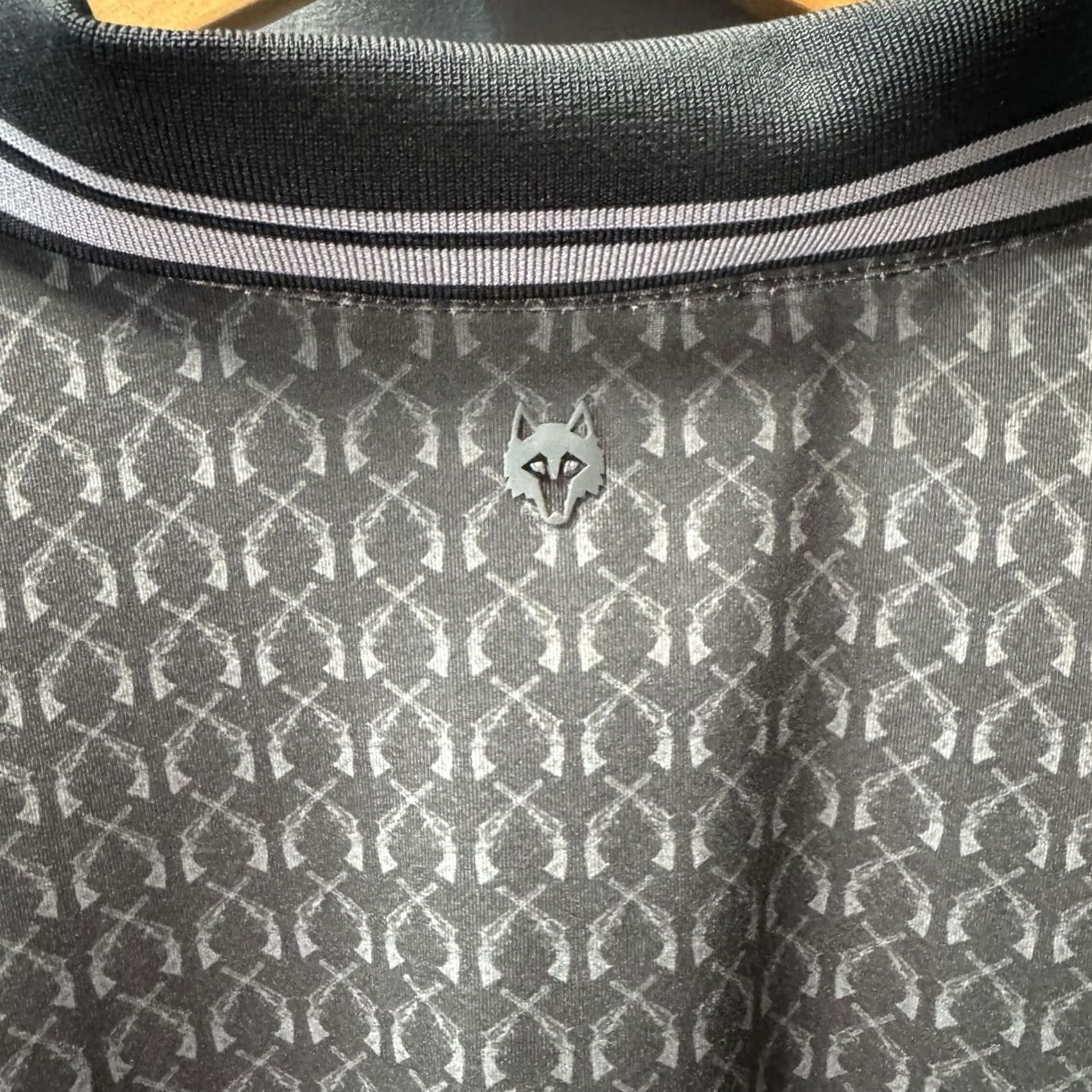 Vintage Greyson Polo Shirt Mens 2XL Gray Geometric Pattern Wolf Logo Size US XXL / EU 58 / 5 - 5 Thumbnail