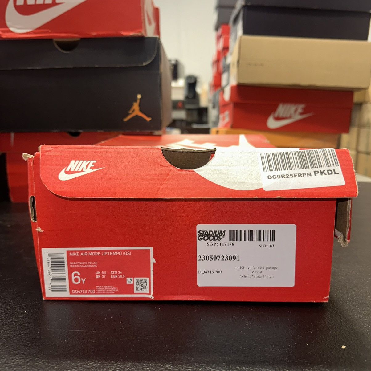 Nike Size 6Y (7.5W) - Nike Air More Uptempo (GS) DQ4713-700 Size US 7.5 / IT 37.5 - 7 Thumbnail