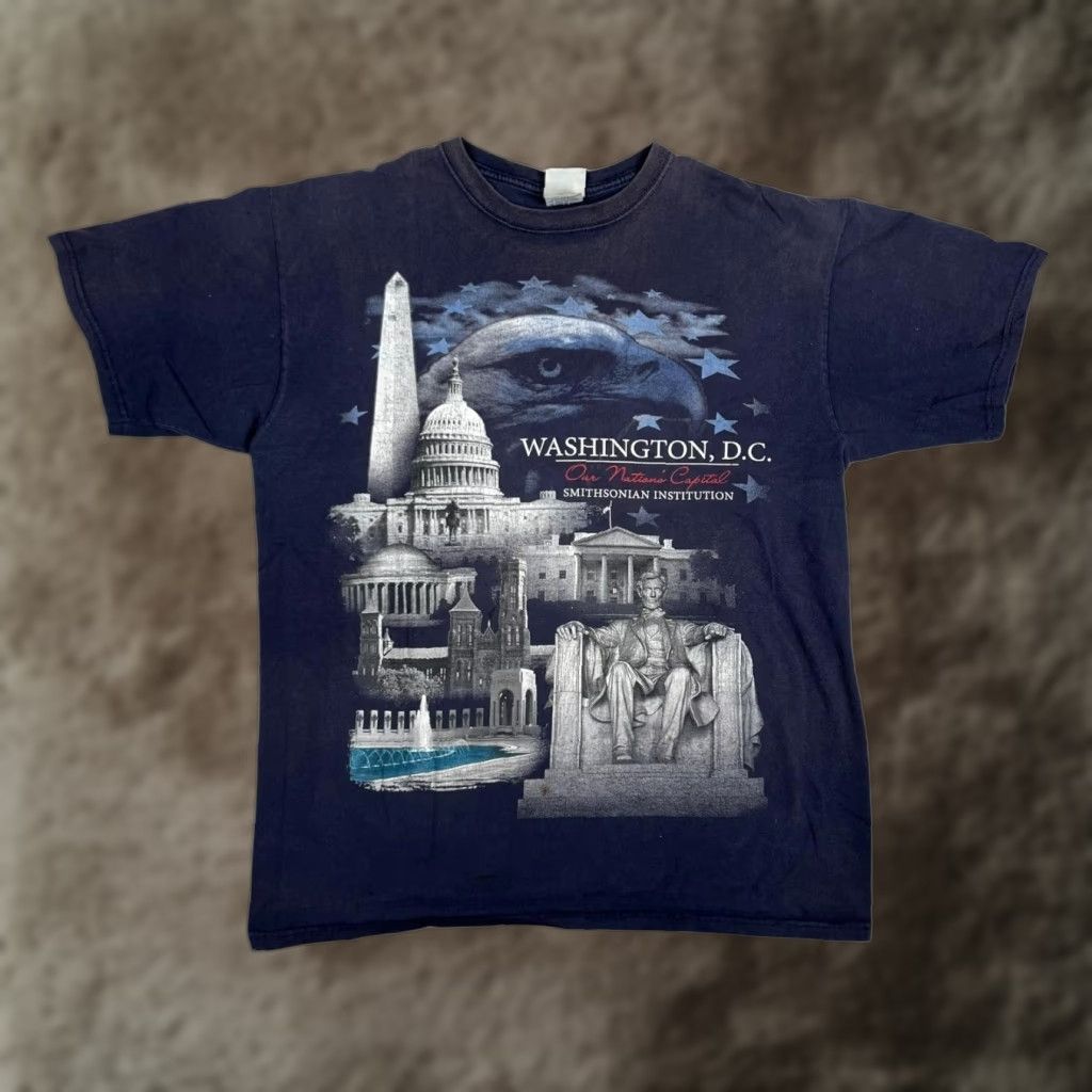 Vintage VINTAGE Smithsonian Shirt Mens Large Navy Blue Eagle Landmarks Washington DC City Skyline Graphic Print Crew Neck Short Sleeve Patriotic USA Travel Size US L / EU 52-54 / 3 - 1 Thumbnail
