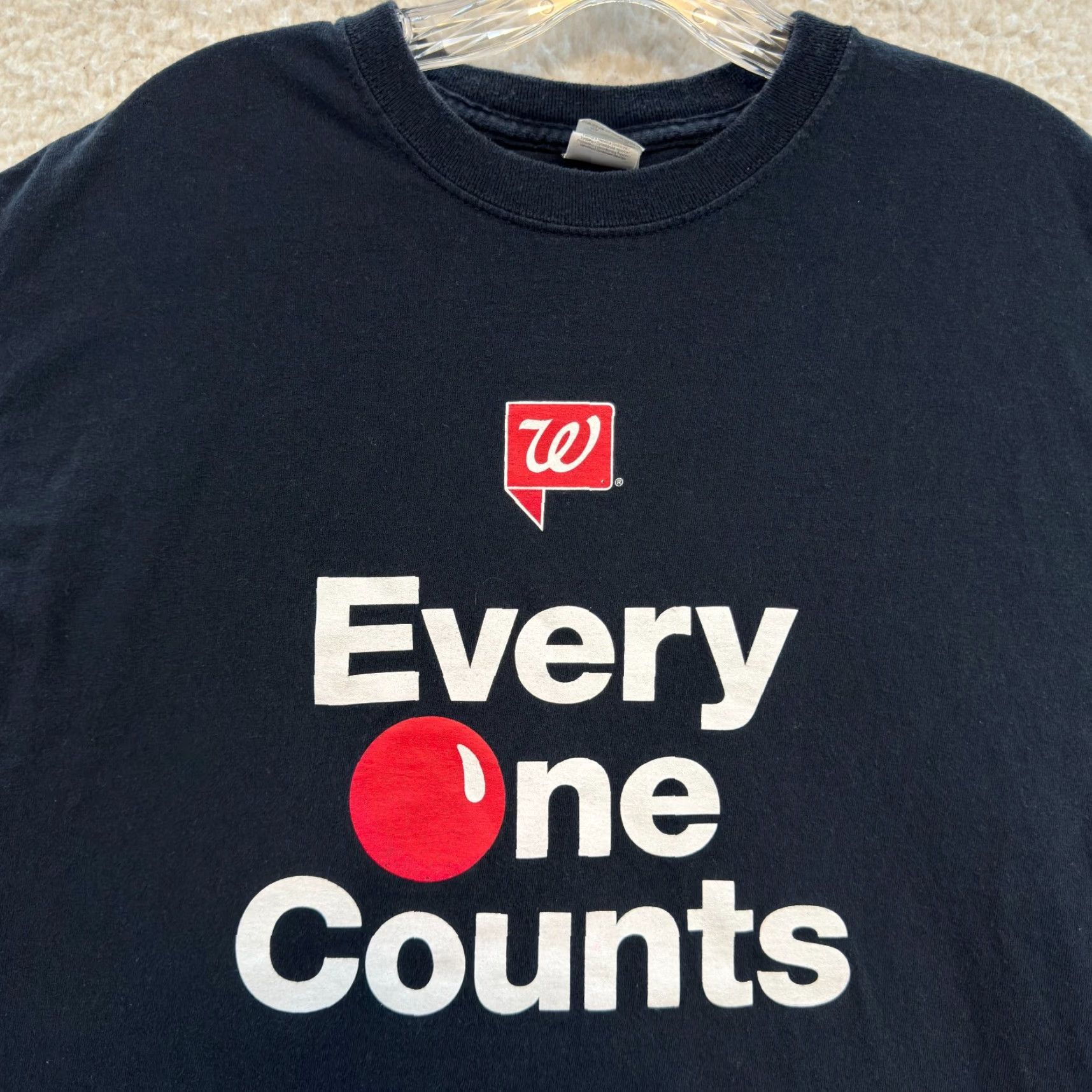 Gildan VINTAGE Walgreens T-Shirt Large Employee Work Uniform Red Nose Everyone Counts Size US L / EU 52-54 / 3 - 3 Thumbnail