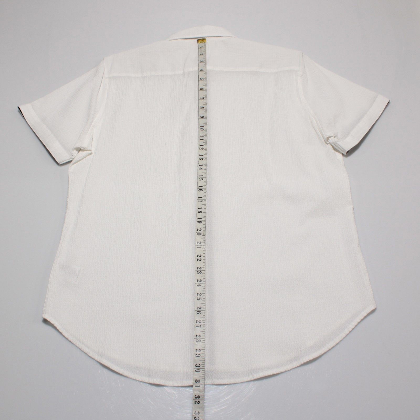 Robert Graham Robert Graham New with tags Shirt Size M US In White Size US M / EU 48-50 / 2 - 8 Thumbnail