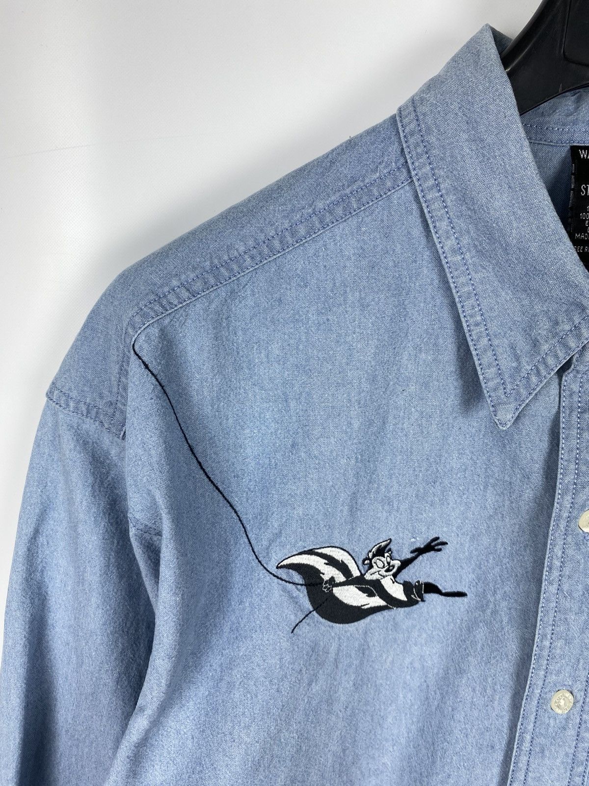 Vintage × Warner Bros Vintage Warner Bros Denim Shirt Looney Tunes Men size L 1997 Size US L / EU 52-54 / 3 - 3 Thumbnail