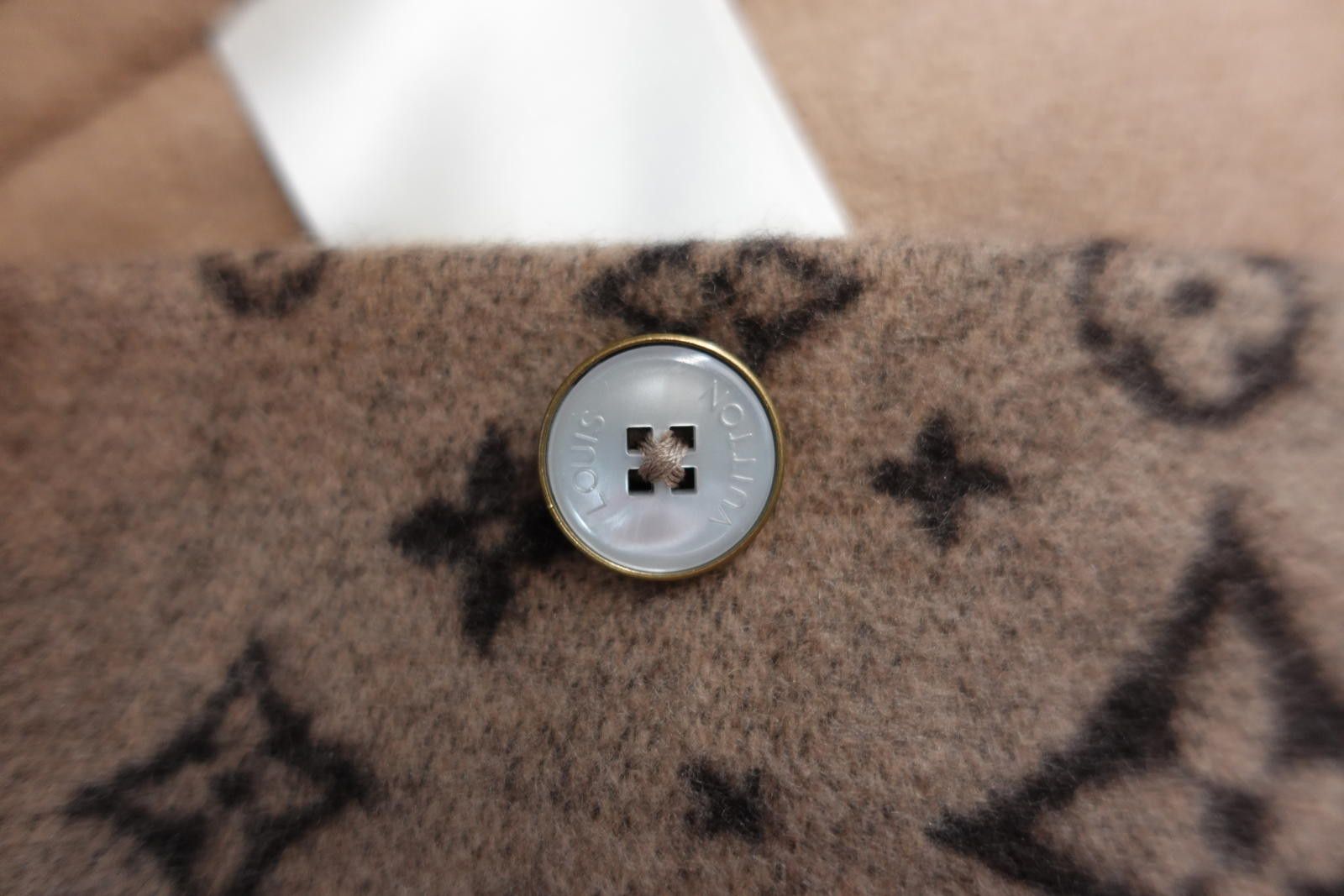 Louis Vuitton Louis Vuitton Monogram Cashmere Overshirt in Beige/Grey Size US L / EU 52-54 / 3 - 4 Thumbnail