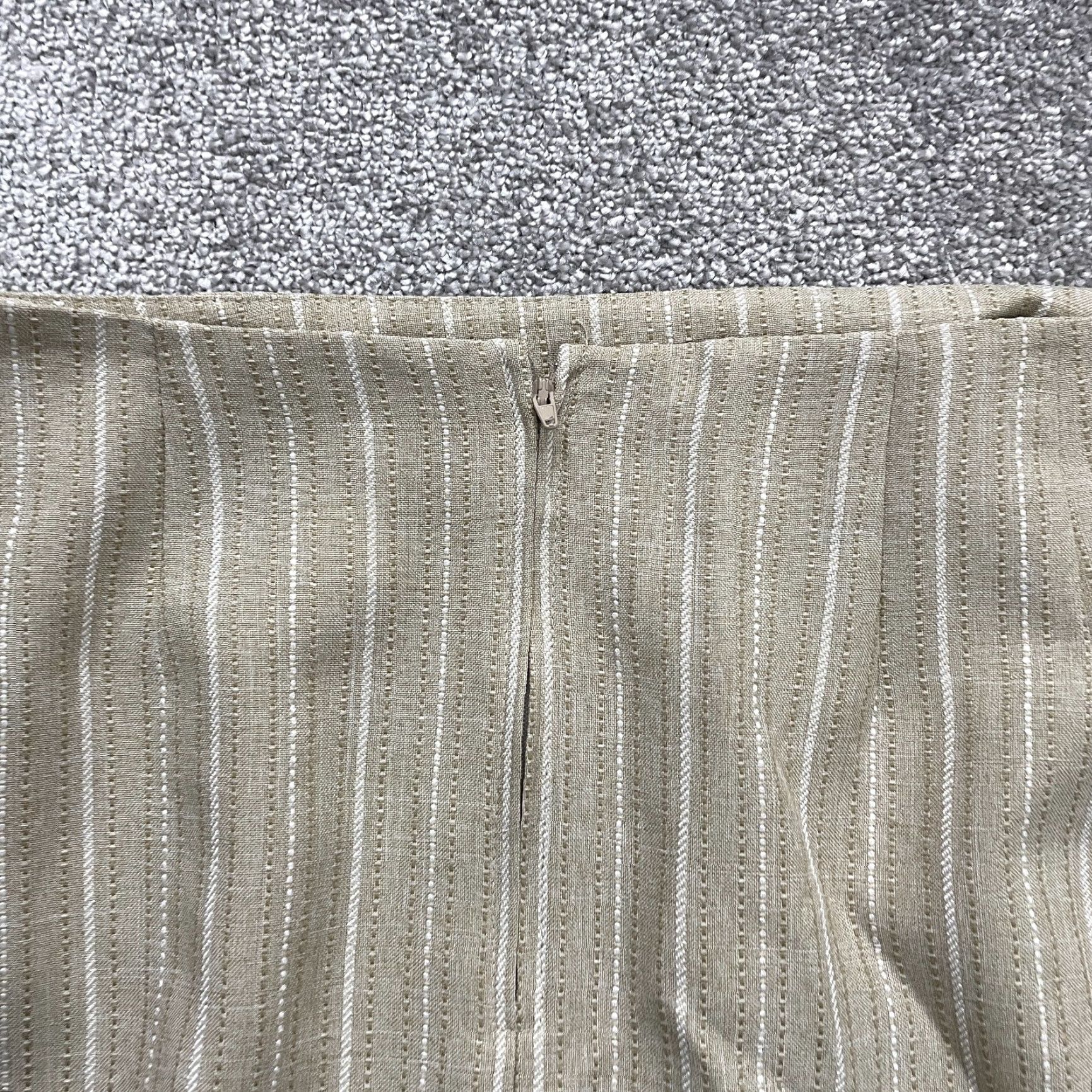 Vintage Unbranded Skirt Women 14 Brown Striped Knee Length Pleated Bow Back Zip Workwear Size 36" / US 14 / IT 50 - 3 Thumbnail