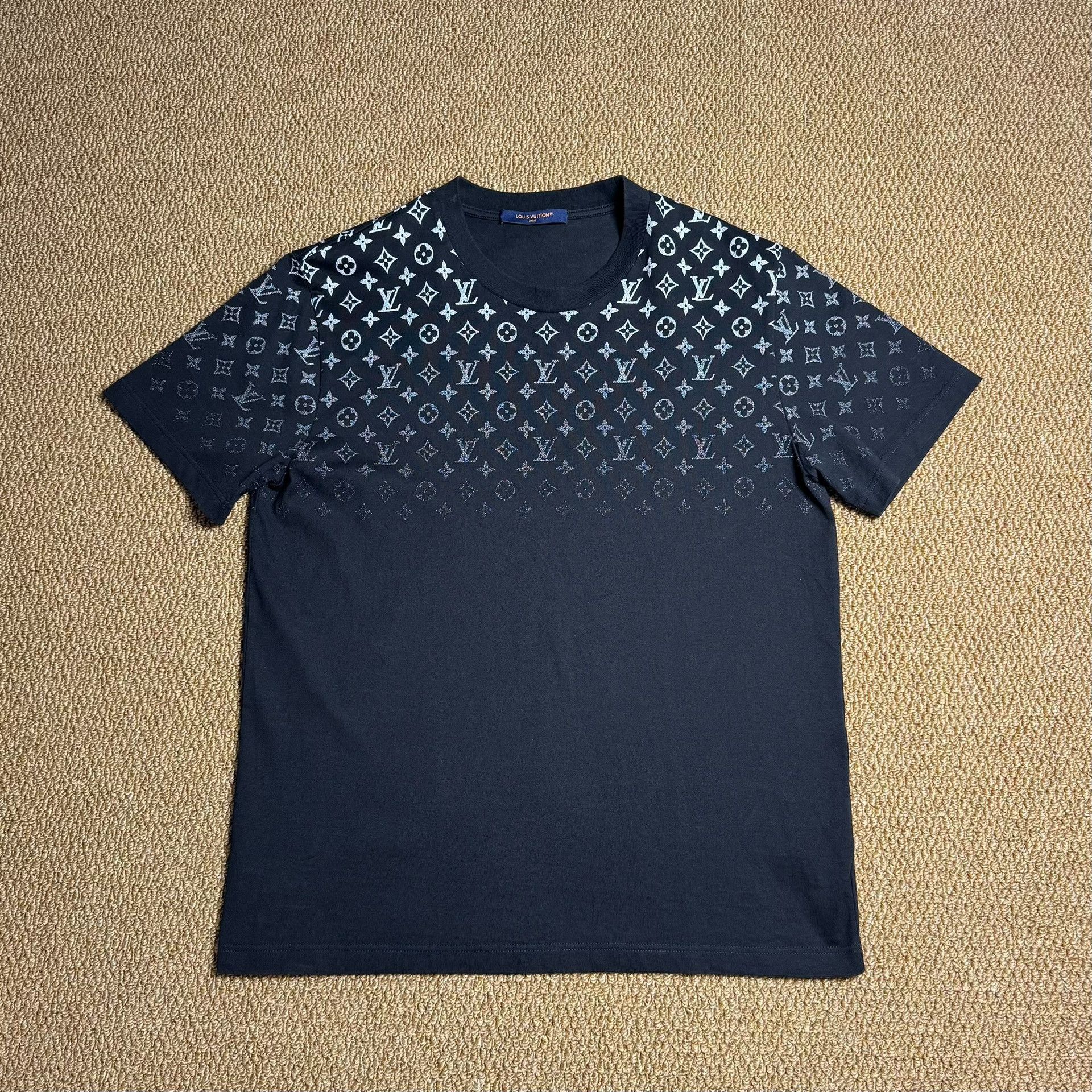 Louis Vuitton Louis Vuitton LV SS24 Gradient Logo T-Shirt Size US XL / EU 56 / 4 - 1 Thumbnail