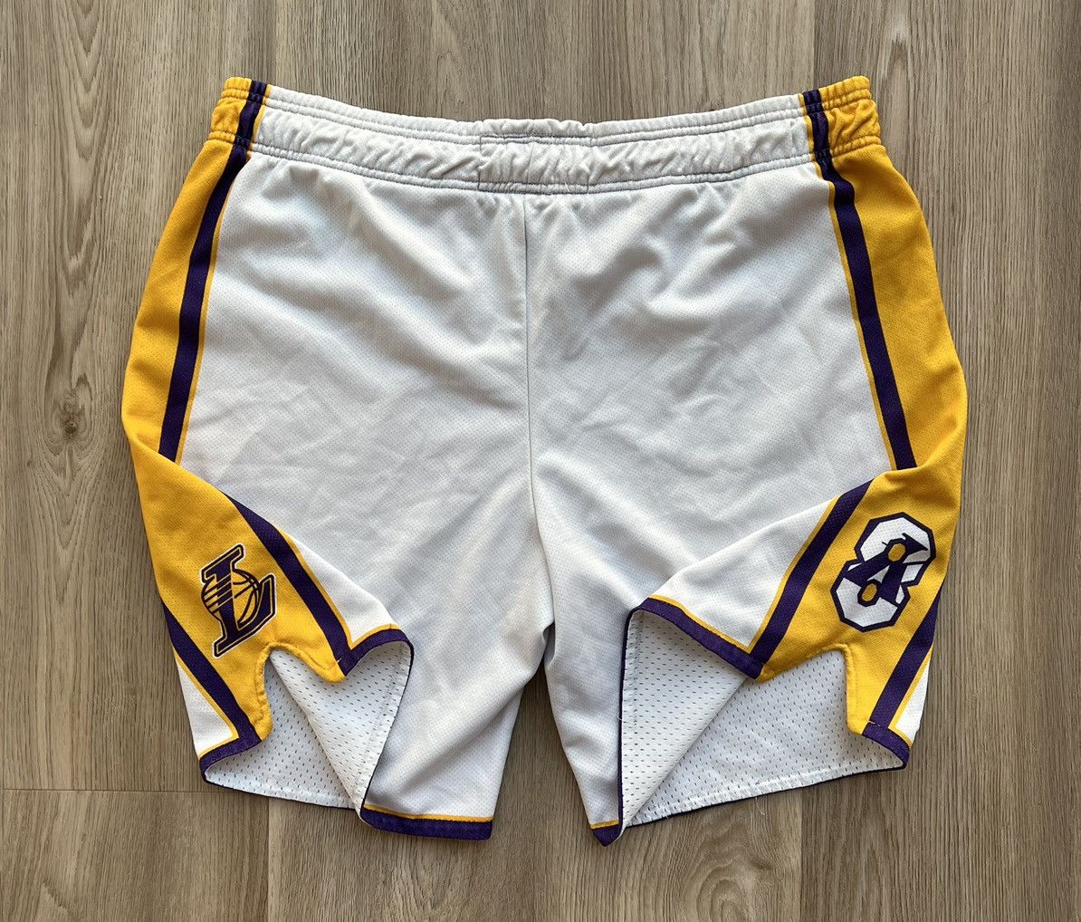 NBA × Vintage Vintage NBA Champion Los Angeles Lakers Kobe Bryant 8 Shorts Size US 36 / EU 52 - 10 Thumbnail