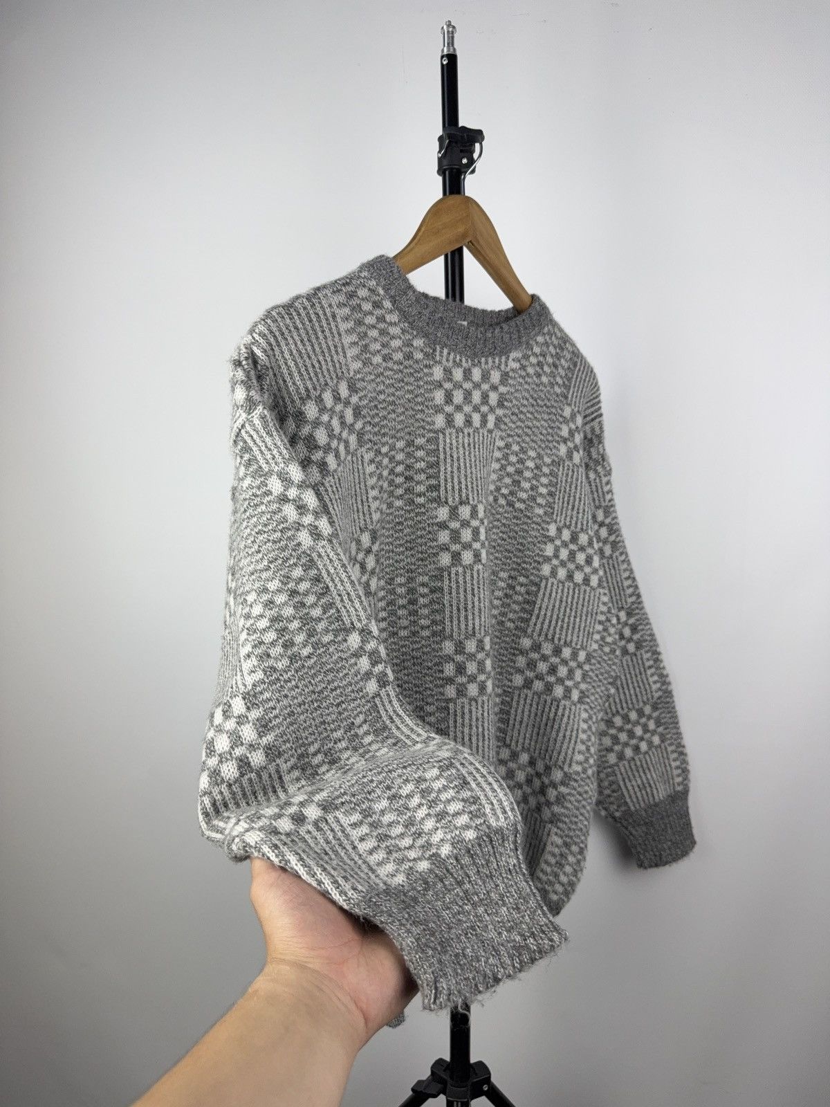 Japanese Brand Vintage 90s Avant-Garde Gray Pattern Knit Sweater Acrylic Size US M / EU 48-50 / 2 - 3 Thumbnail