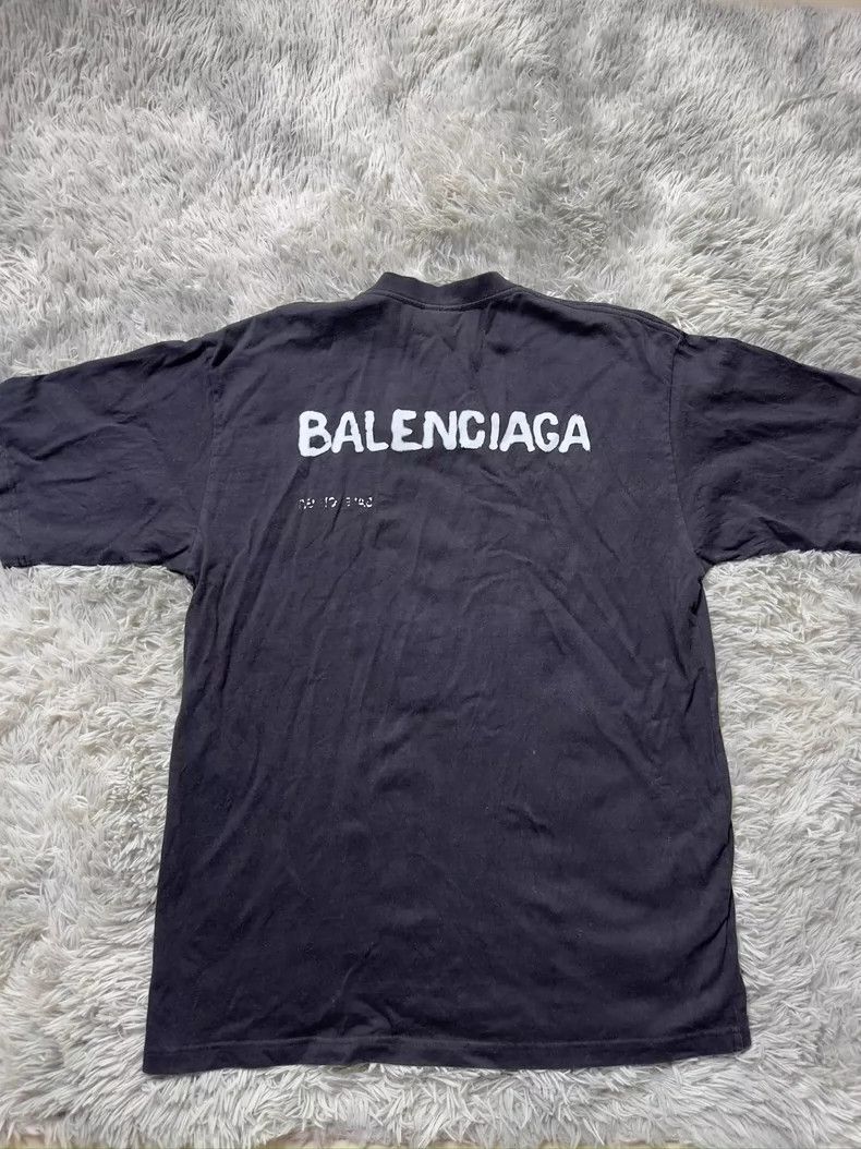 Balenciaga Balenciaga Graffiti and spray paint logo to make old short Size US XS / EU 42 / 0 - 2 Thumbnail