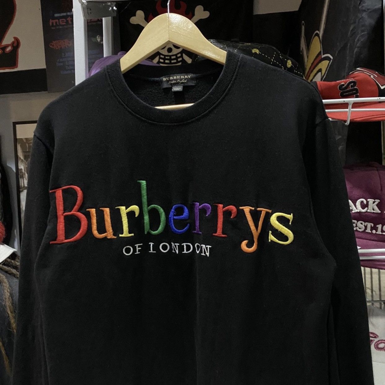 Burberry Burberrys Of London Rainbow Embroidered Spellout Crewneck Size US L / EU 52-54 / 3 - 3 Thumbnail