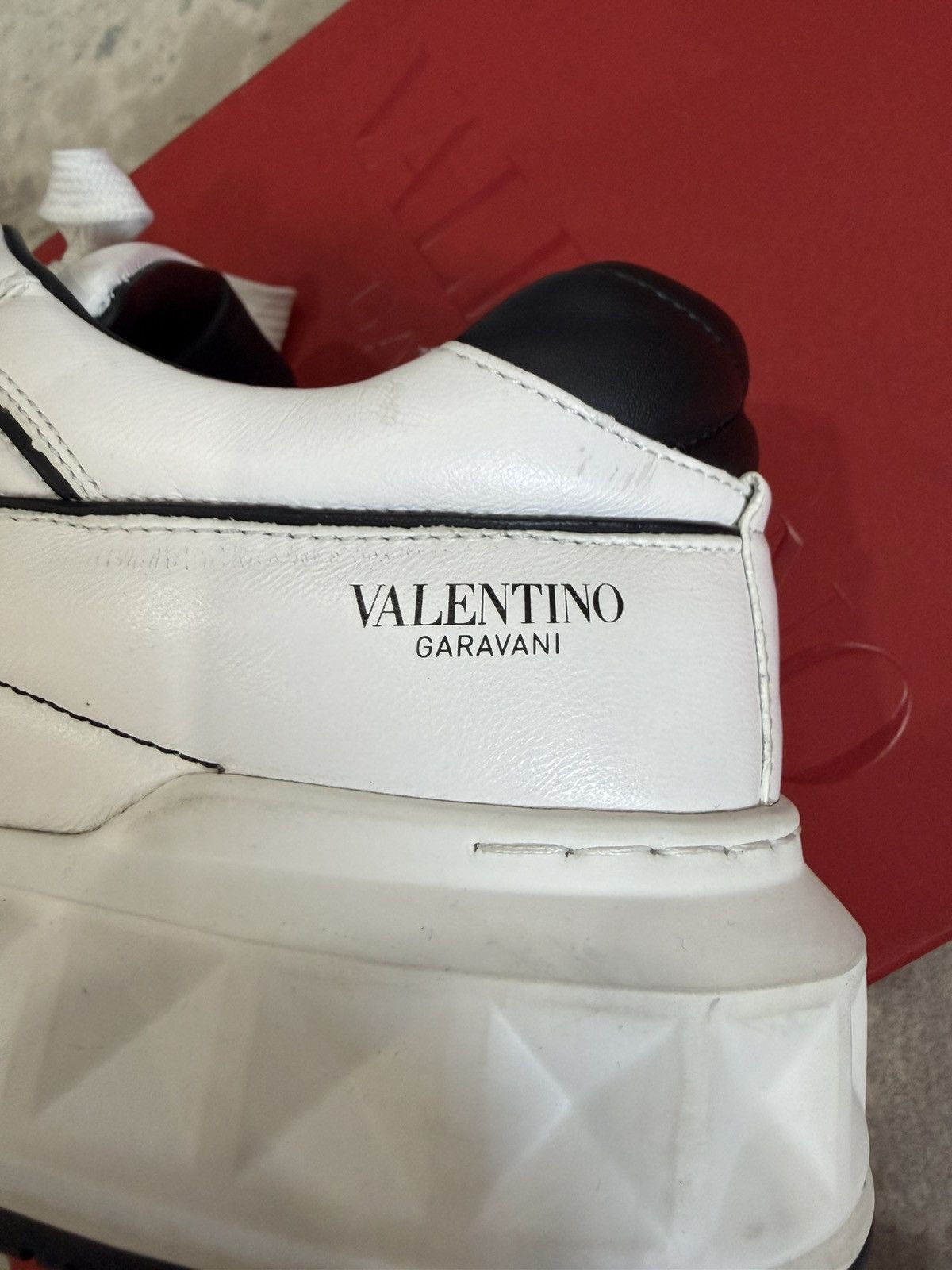 Valentino Valentino One Stud Sneaker size 42 Size US 9 / EU 42 - 7 Thumbnail