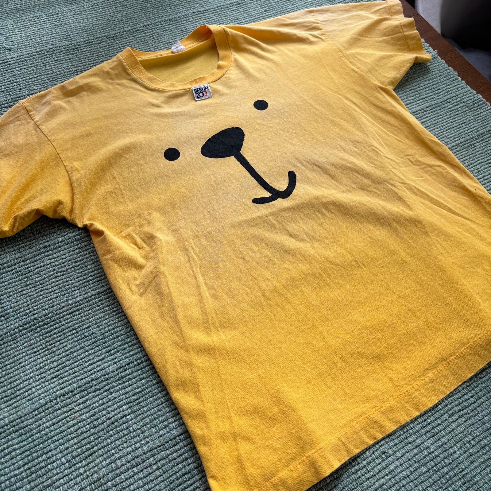 Vintage Vintage Berlin 2000 Faded Single Stitched Bear Face Tee Size US L / EU 52-54 / 3 - 6 Thumbnail