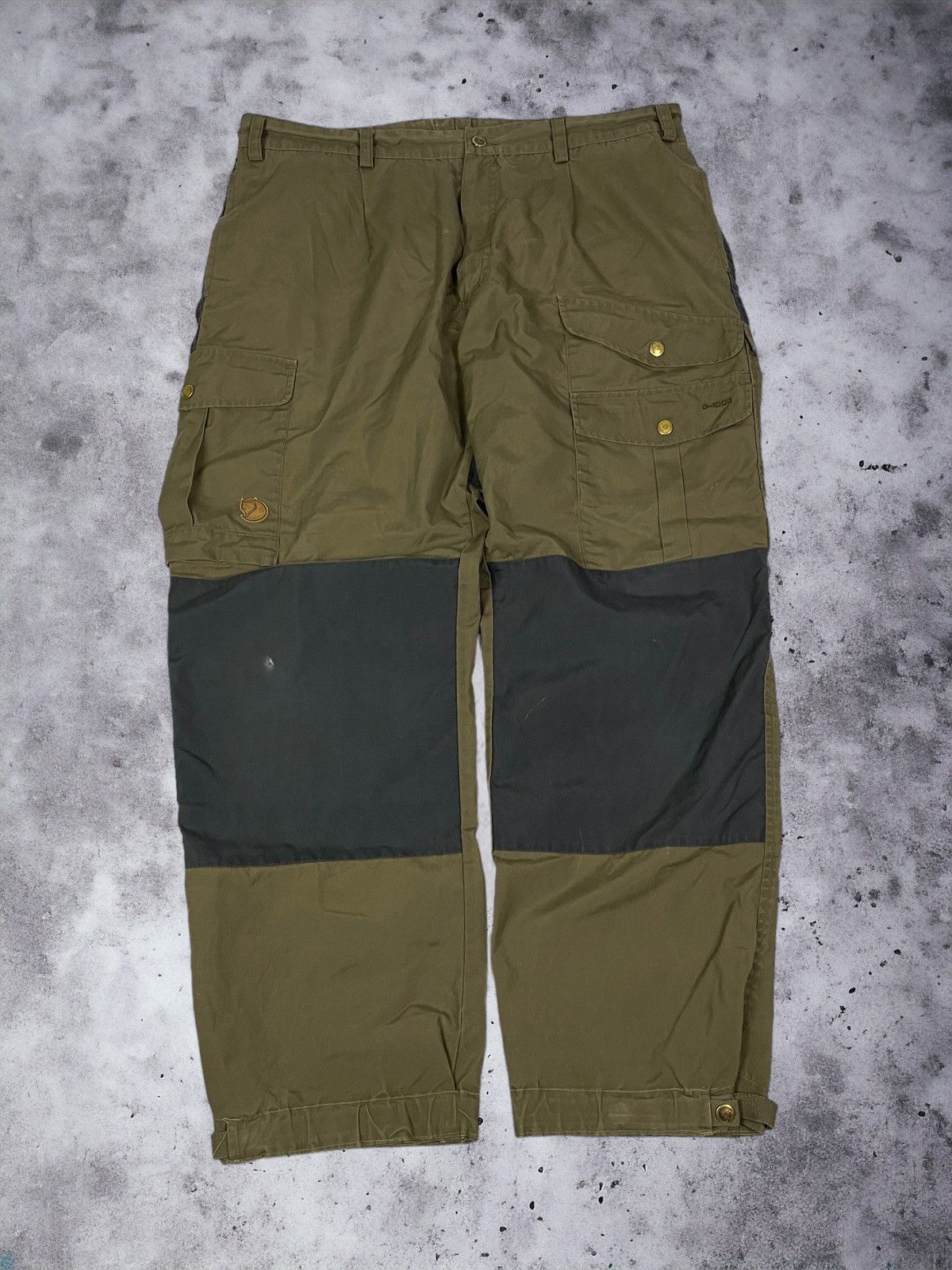 image of Vintage Fjallraven G 1000 Y2K Baggy Cargo Multipocket Pants in Dark Khaki Green, Men's (Size 38)