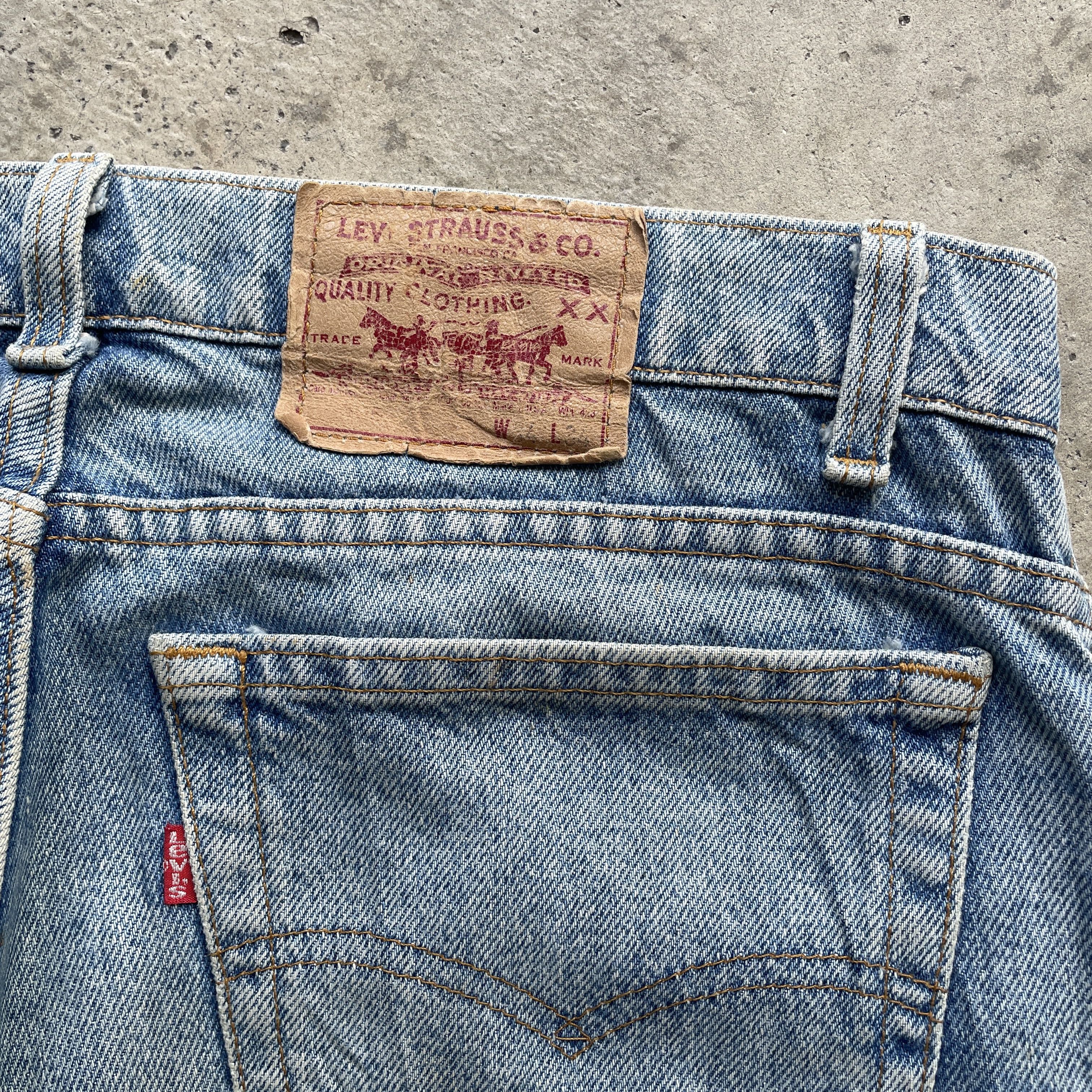 Levi's Vintage Clothing 1990s VINTAGE LEVI’S 505 MADE IN USA JEANS FADED PANTS Size US 33 - 8 Thumbnail