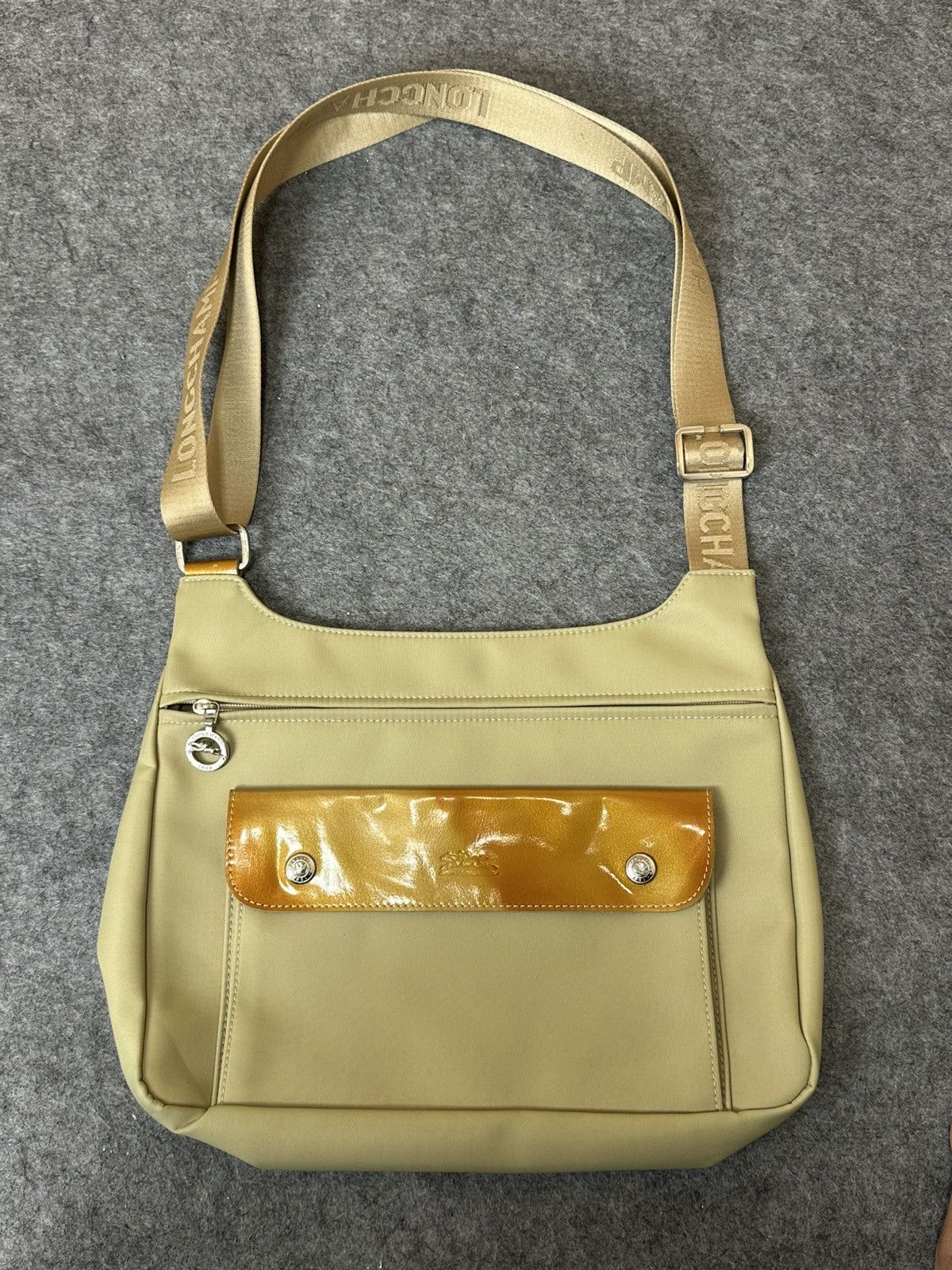 Longchamp vintage Longchamp beige nylon crossbody bag. Size ONE SIZE - 1 Thumbnail