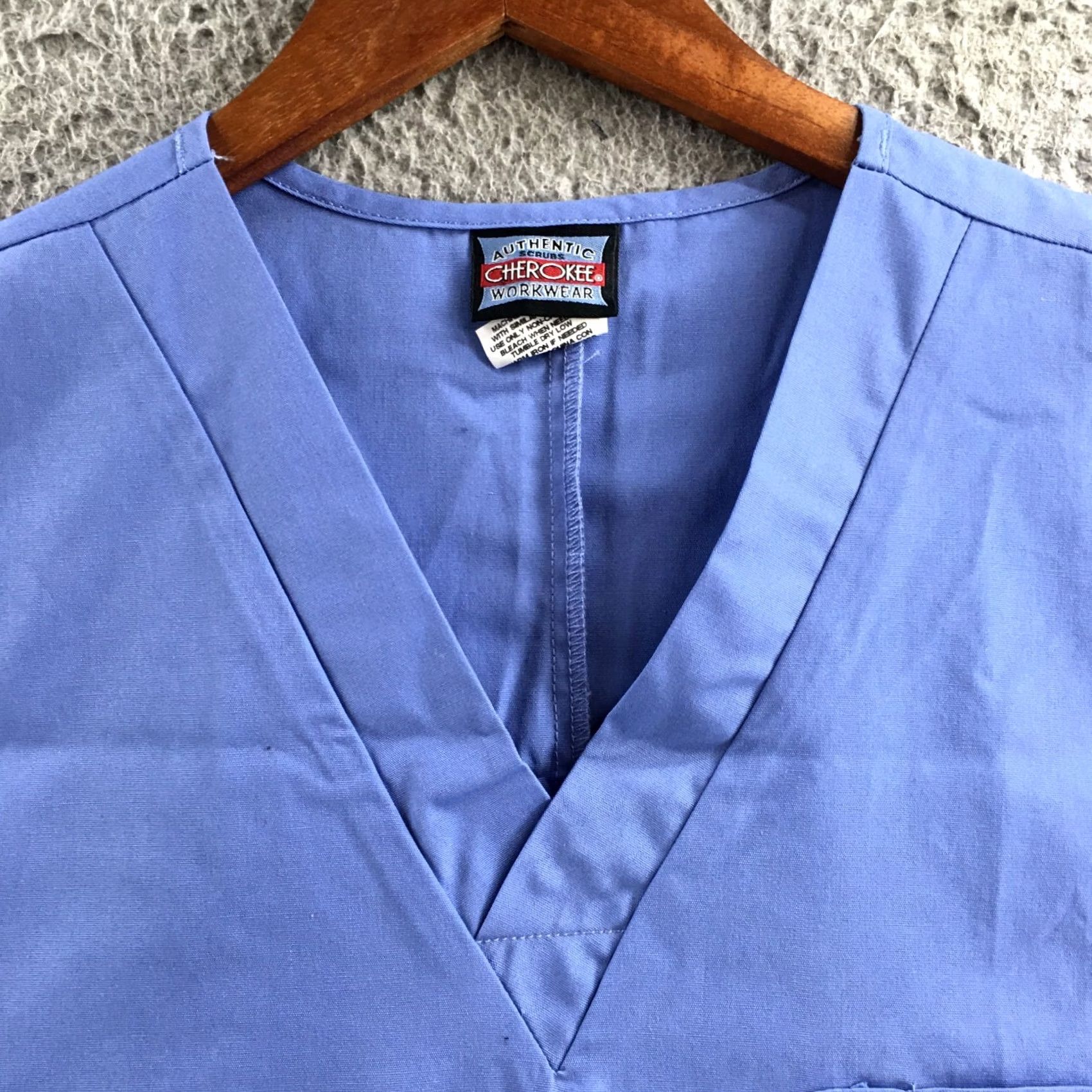 Cherokee Cherokee Workwear Scrub Tops Mens Large Blue V-Neck Short Dolman Sleeve Pocket Size US 33 - 3 Thumbnail