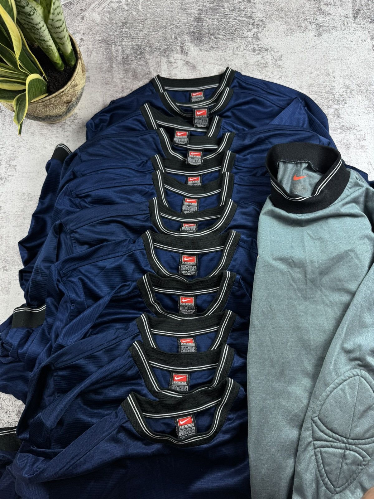 Nike Nike Team Soccer Kit Full Set 13 Goalkeeper Jerseys Long Sleeve Football Jerseys Size US L / EU 52-54 / 3 - 21 Thumbnail