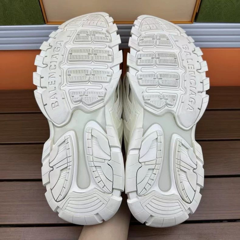 Balenciaga Balenciaga Track Slide Sandals White Size 44-2505 Size US 10 / EU 43 - 8 Thumbnail