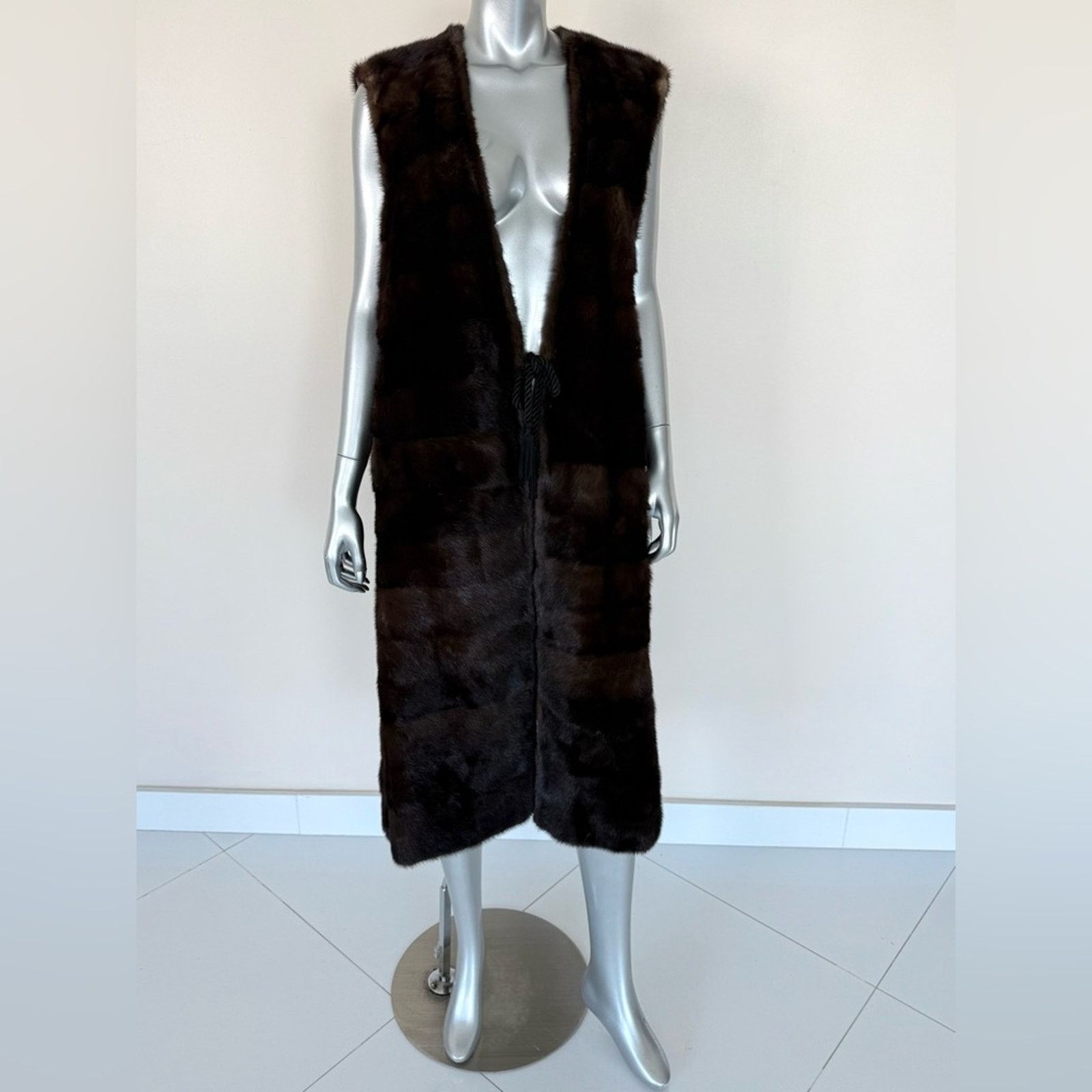 Other Mink natural fur long vest size L Retail 3200$ Size L / US 10 / IT 46 - 1 Thumbnail