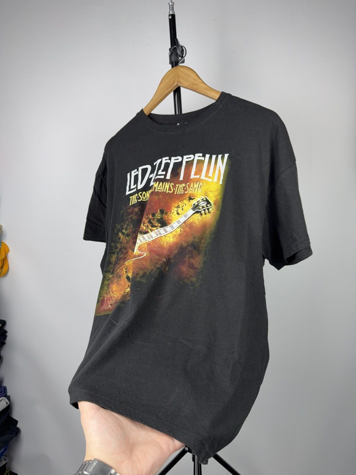Led Zeppelin 00s Led Zeppelin “The Song Remains the Same” T Shirt Size US L / EU 52-54 / 3 - 5 Thumbnail