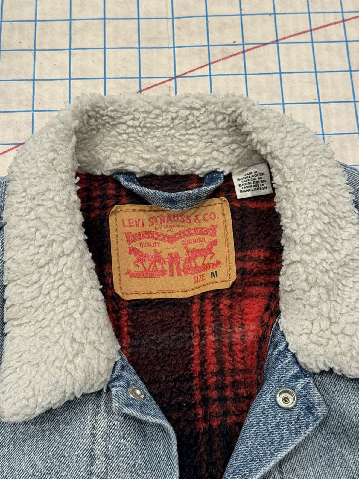Levi's Levi’s Plaid Lined Denim Jacket Mens Size Medium Light Wash Size US M / EU 48-50 / 2 - 5 Thumbnail
