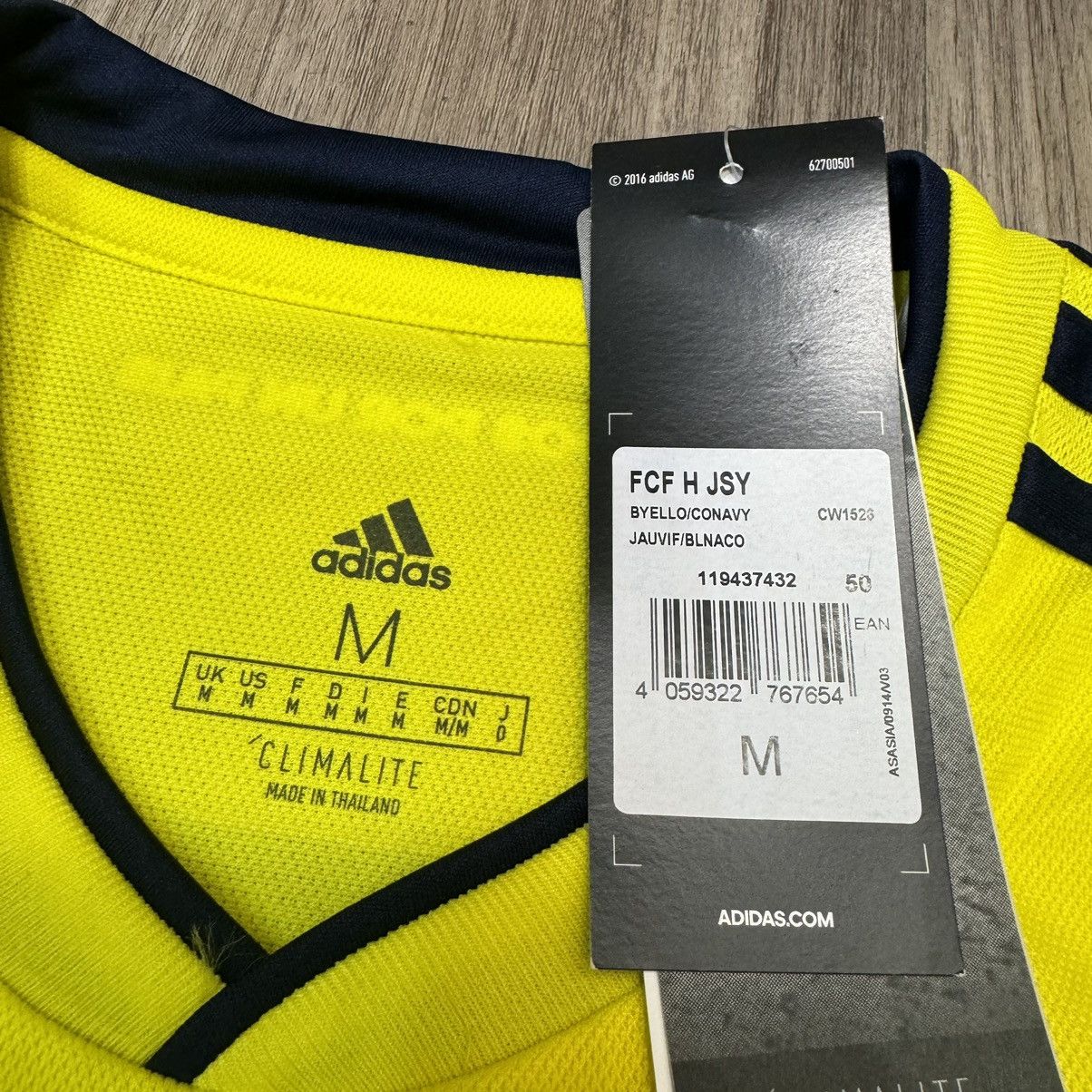 Adidas Colombia 18/19 home shirt #10 James (Bnwt) Size US M / EU 48-50 / 2 - 7 Thumbnail