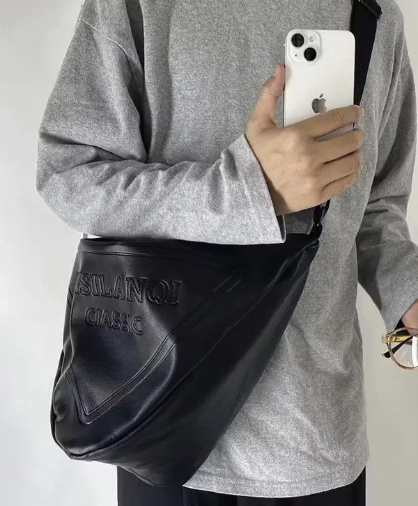 Japanese Brand Fashion hip hop triangle pu leather shoulder messenger bag Size ONE SIZE - 2 Thumbnail