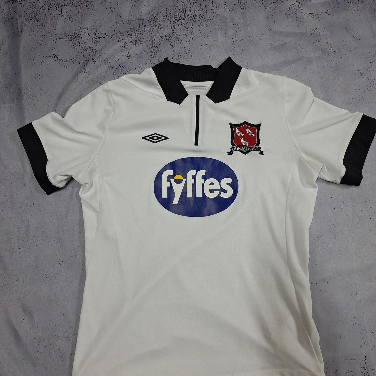 Umbro White and black Dundalk FC 2017/18 home shirt #DundalkFC Size US S / EU 44-46 / 1 - 1 Thumbnail