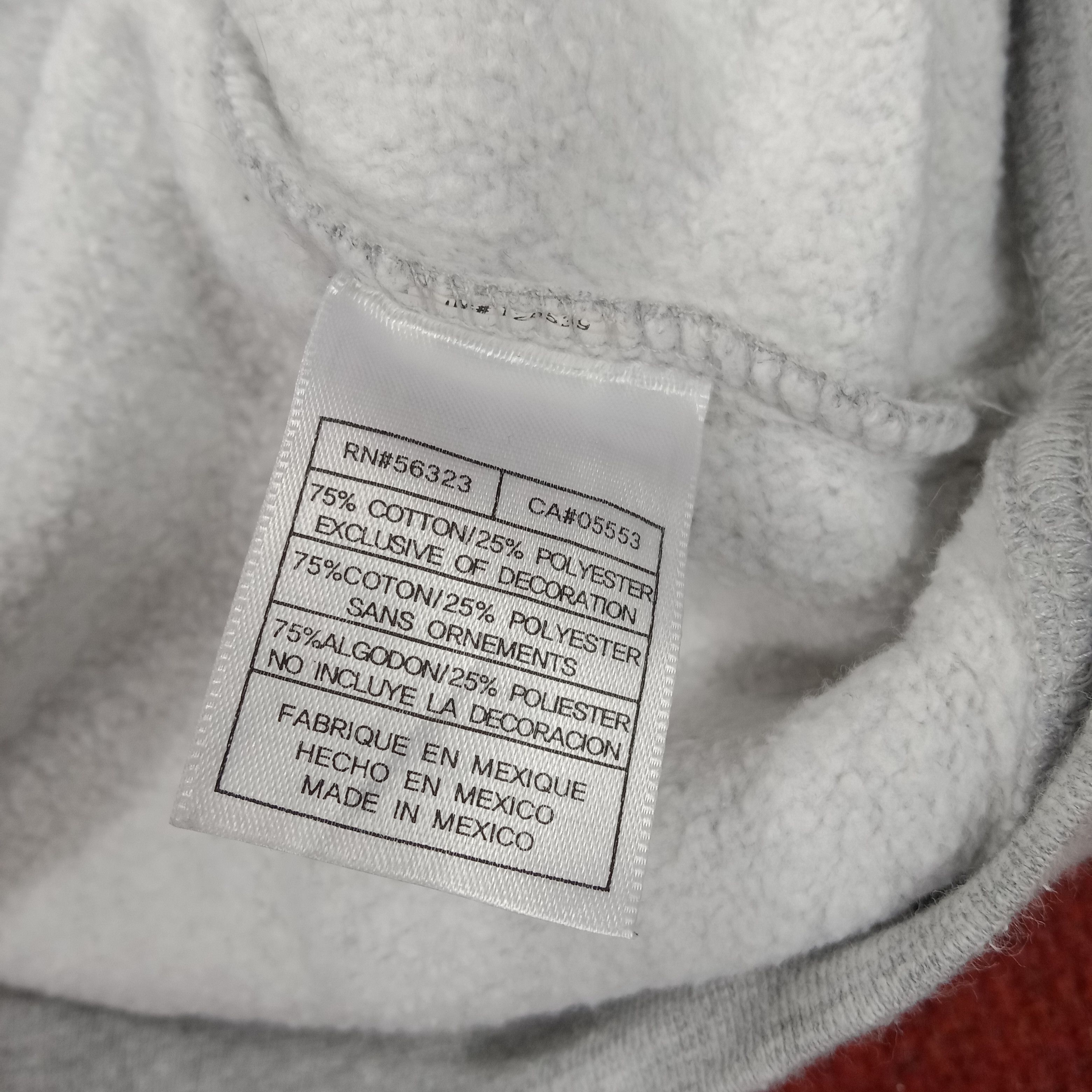 Nike Nike Center Logo Design Streetwear Vintage Sweatshirt Size US L / EU 52-54 / 3 - 8 Thumbnail