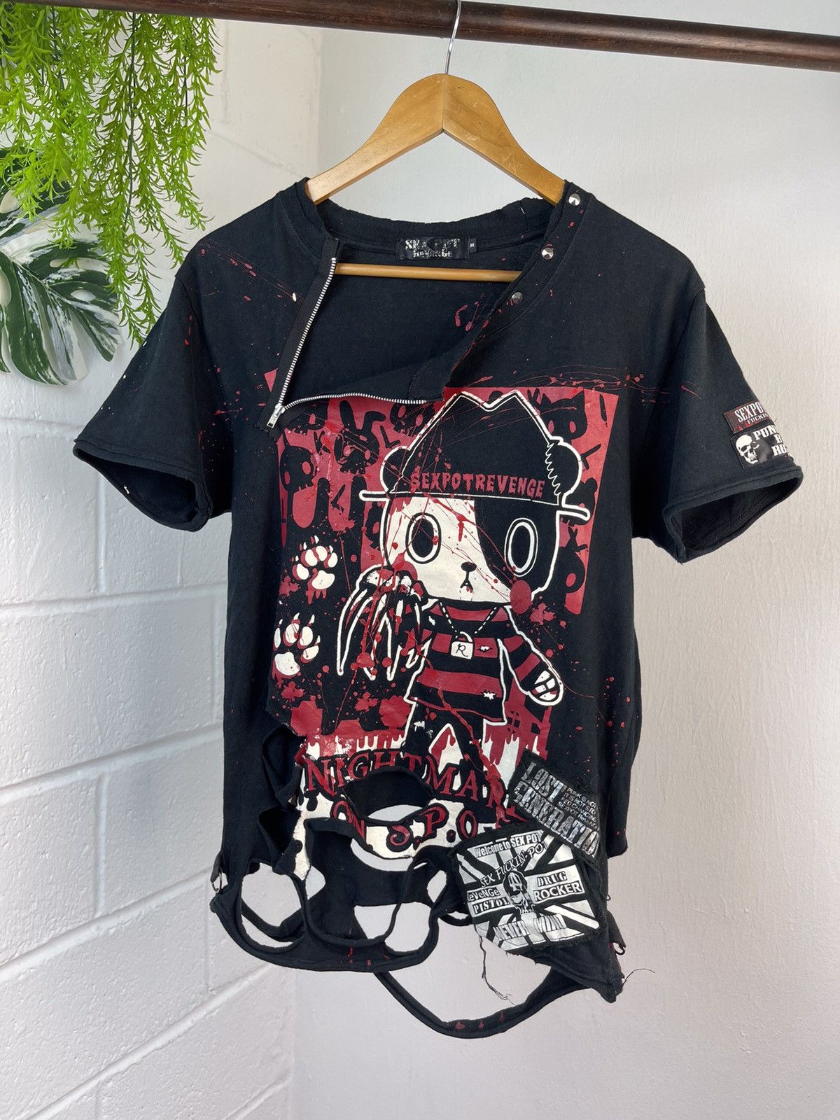 image of 20471120 x Beauty Beast Sex Pot Revenge Killer Doll Punk Distressed Tee in Black (Size Medium)