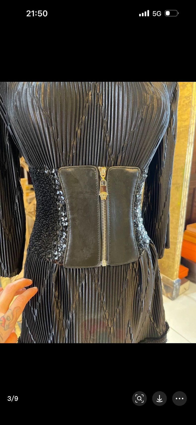 Versace Versace Inverted V embossed full logo vase collar sequin w Size M / US 6-8 / IT 42-44 - 3 Thumbnail