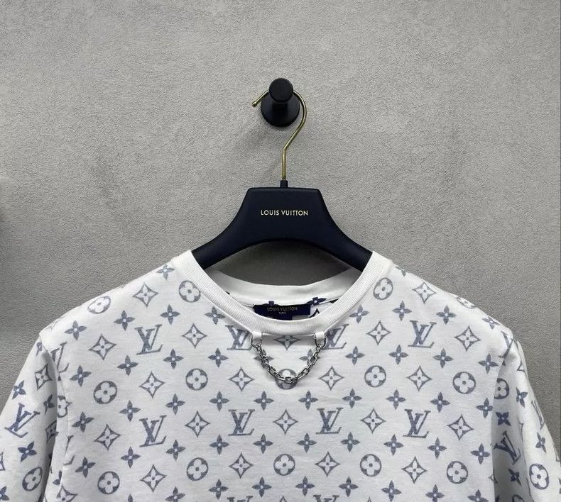 Louis Vuitton Louis Vuitton Neckline chain presbyopic full Logo short sl Size US M / EU 48-50 / 2 - 5 Thumbnail